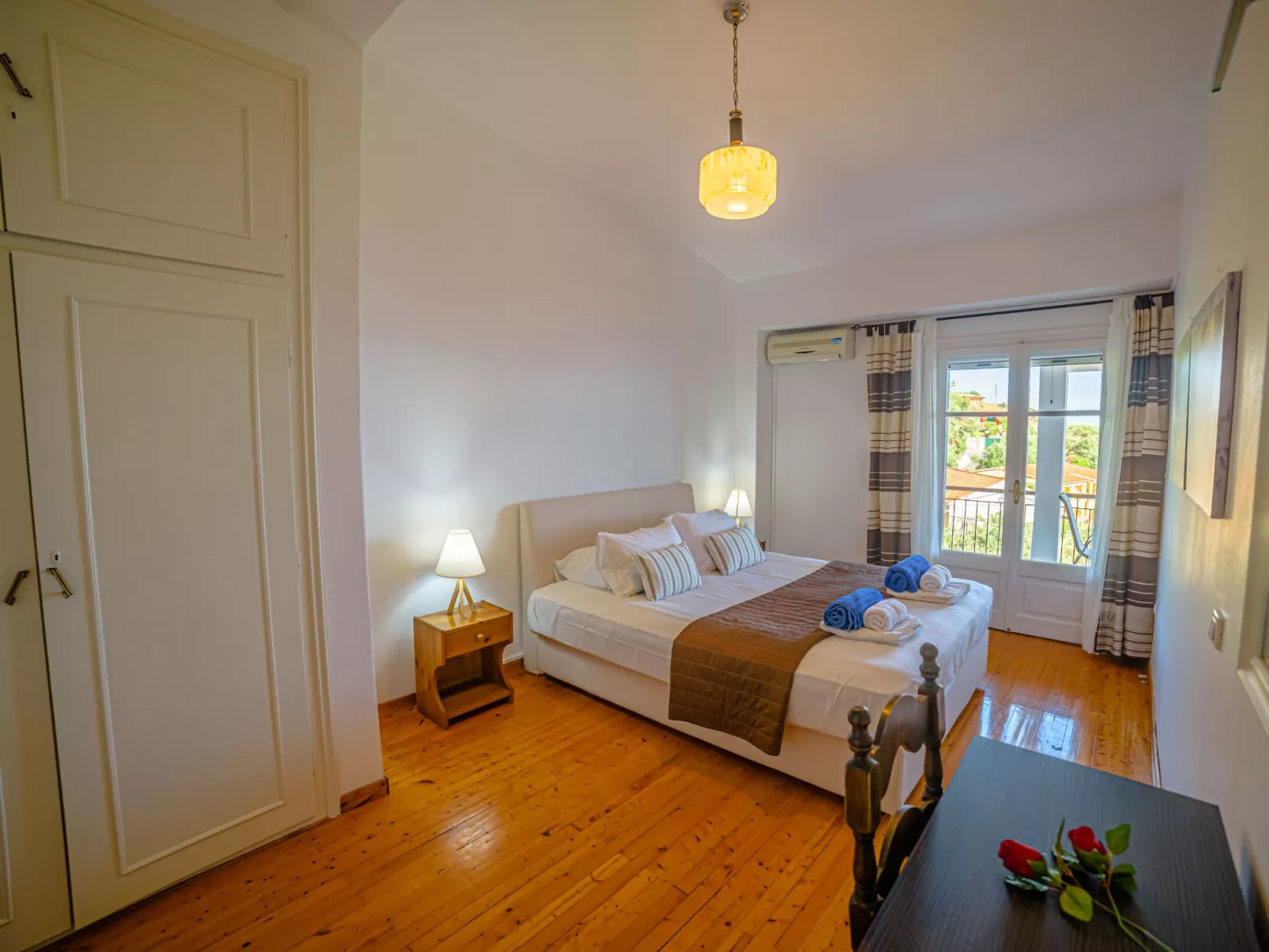 "Zeus" mit Infinity Pool-Binnen