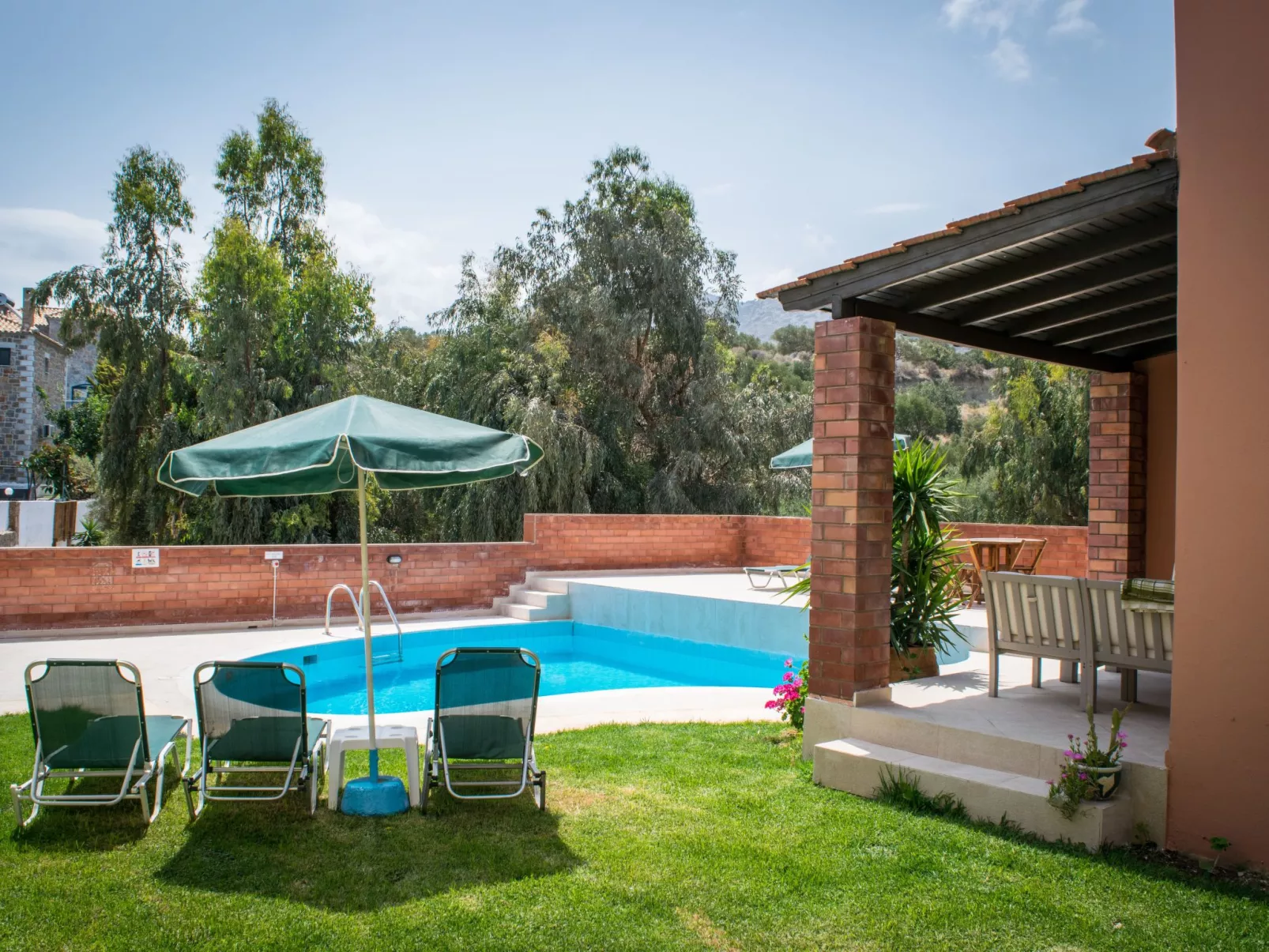 Niriides Villas_ Irida_ 2-Schlafzimmer privater Pool-Buiten