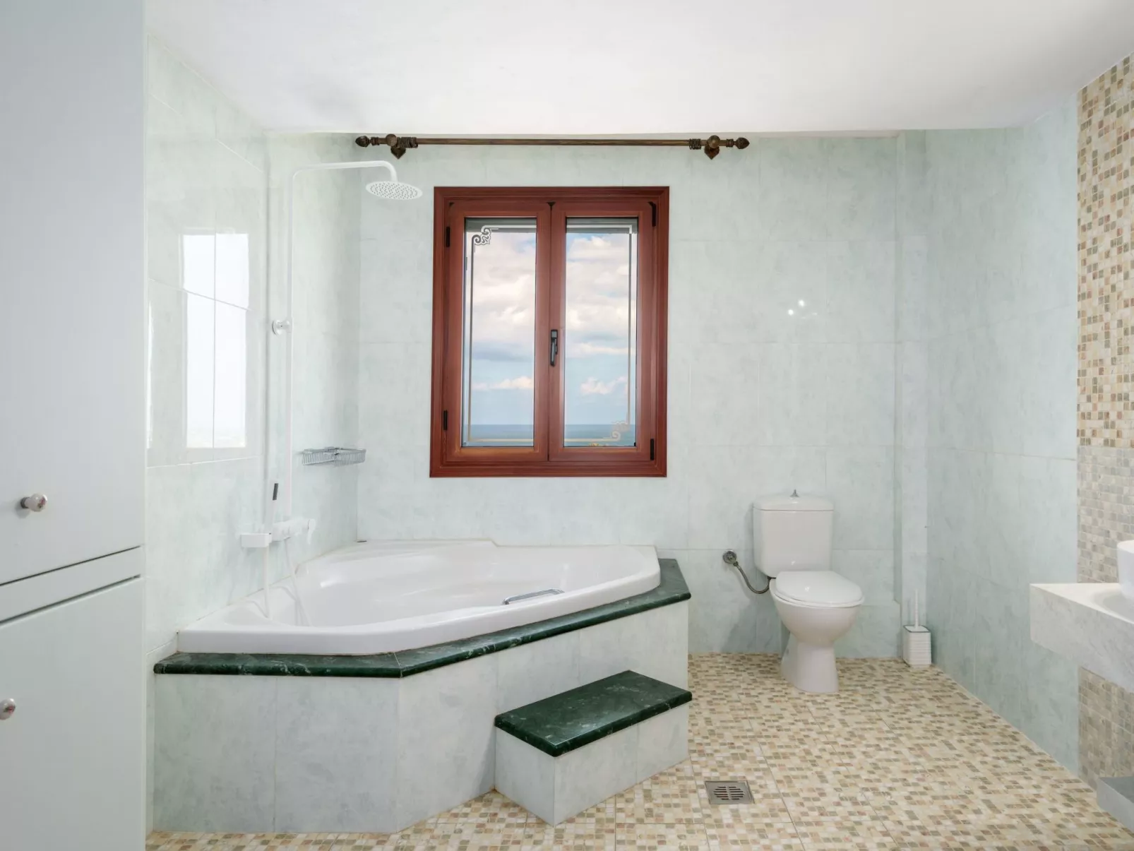 Villa mit Meerblick und privatem Pool, BBQ 1,5km vom Strand entfernt-Binnen