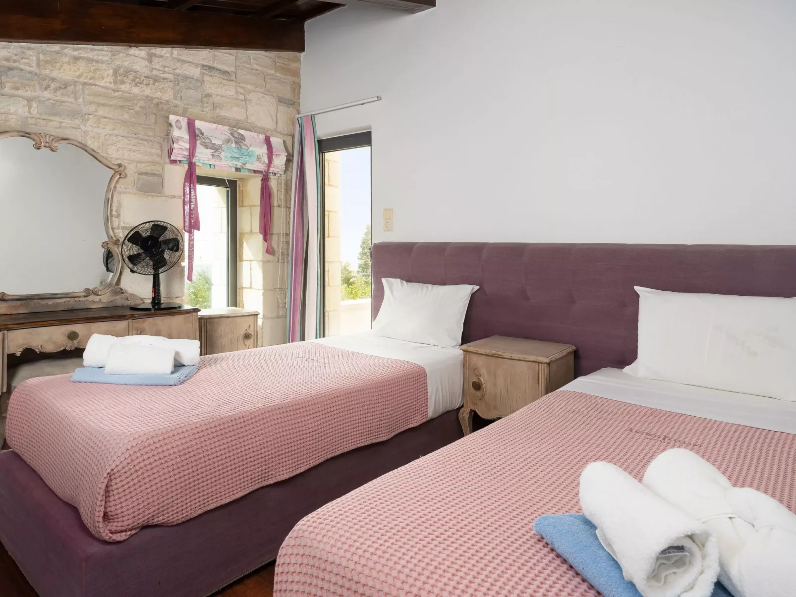 Kostenloses Frühstück, Pools, Kinderbereich, für 20 Gäste-Image-tags.info