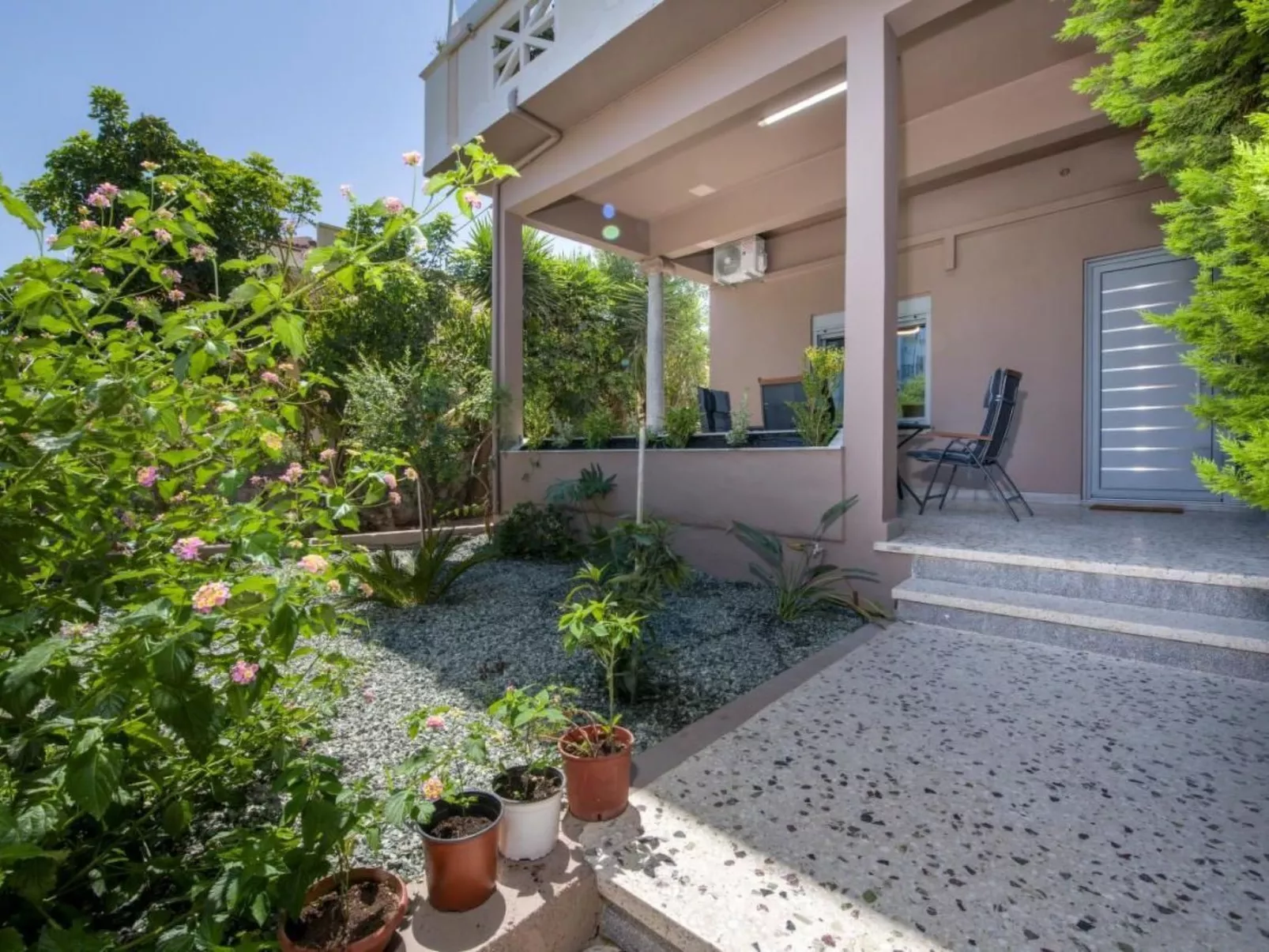 Renas Luxus-Wohnung-Buiten