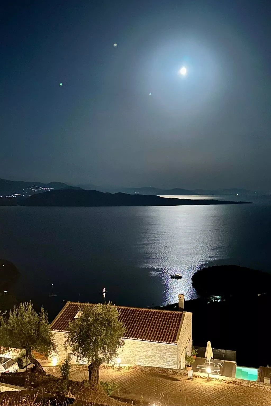 Prächtige Villa in spektakulärer Lage-Buiten