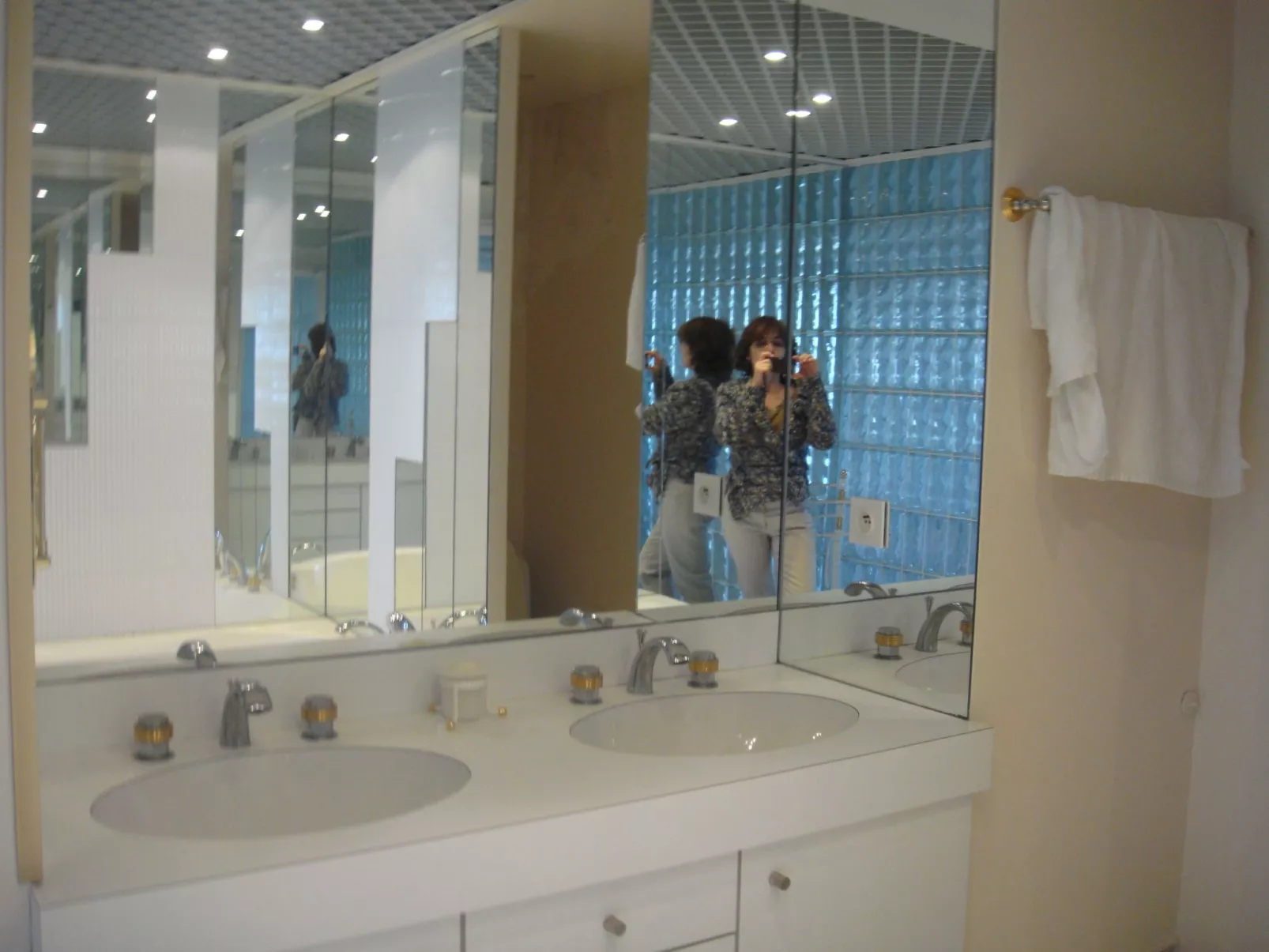 Studio Vue mer standing proche Cannes-Binnen