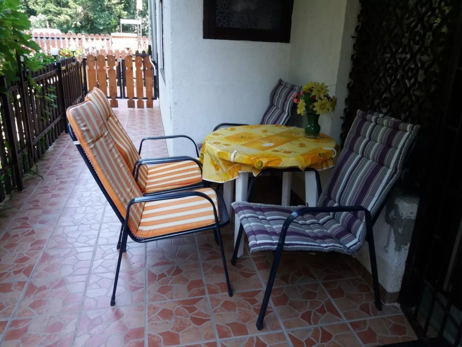 Appartement mit Terrasse-Image-tags.info