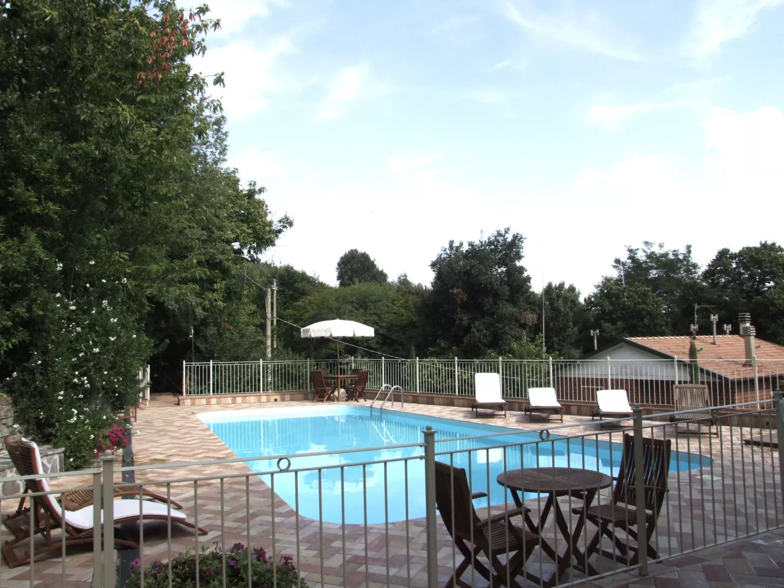 Villa 'Castagno' mit Pool-Buiten