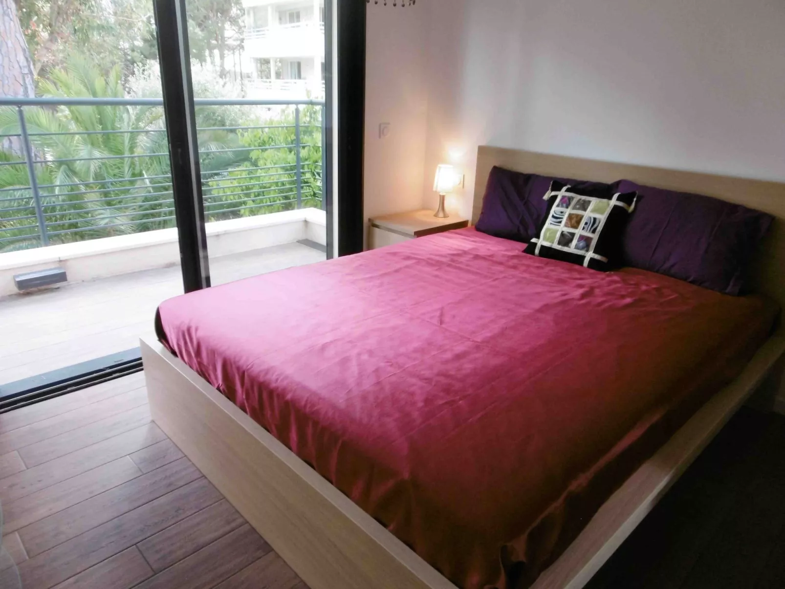 Appartement mit Infinity-Pool-Binnen