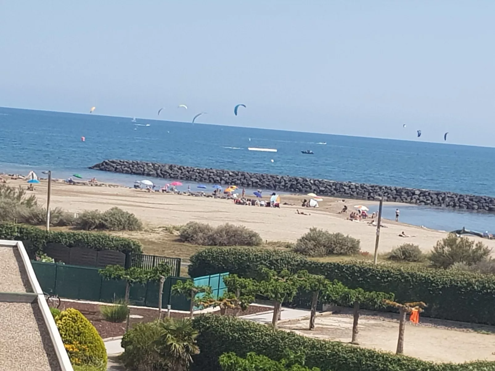 Moderne Ferienwohnung mit Meerblick-Buiten