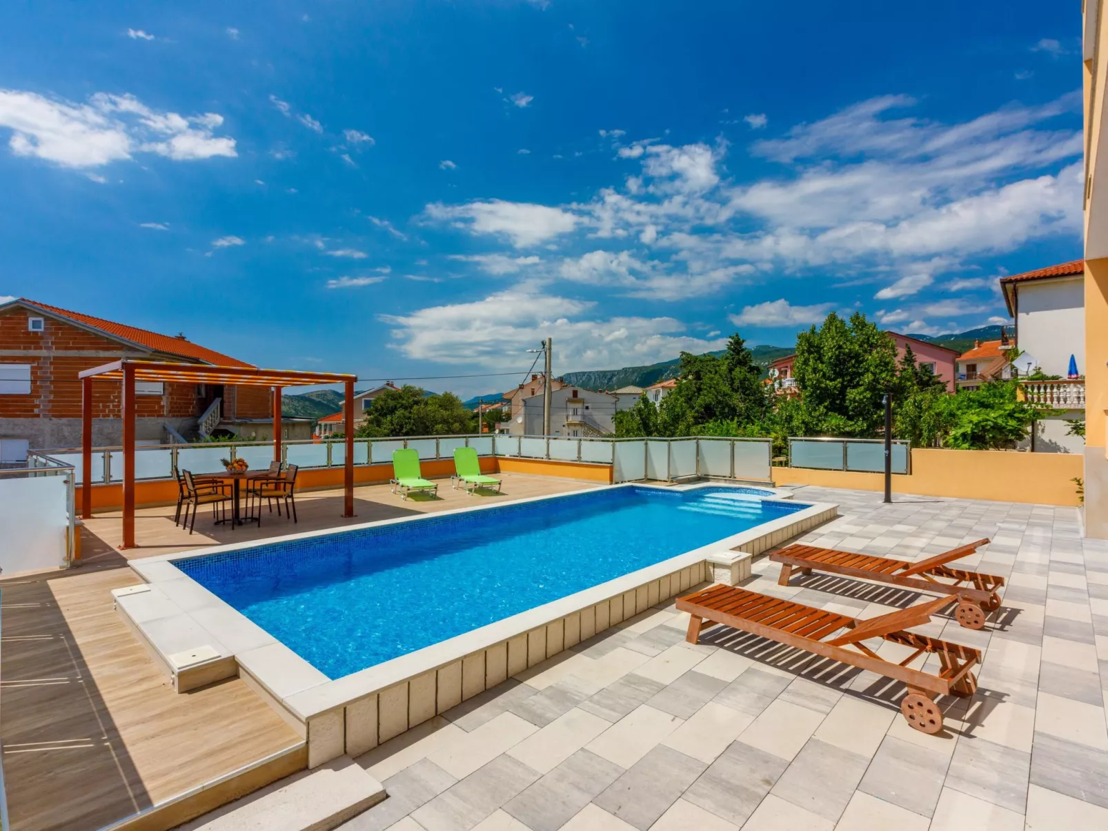 FeWo mit privatem Balkon und Gemeinschaftspool-Image-tags.info