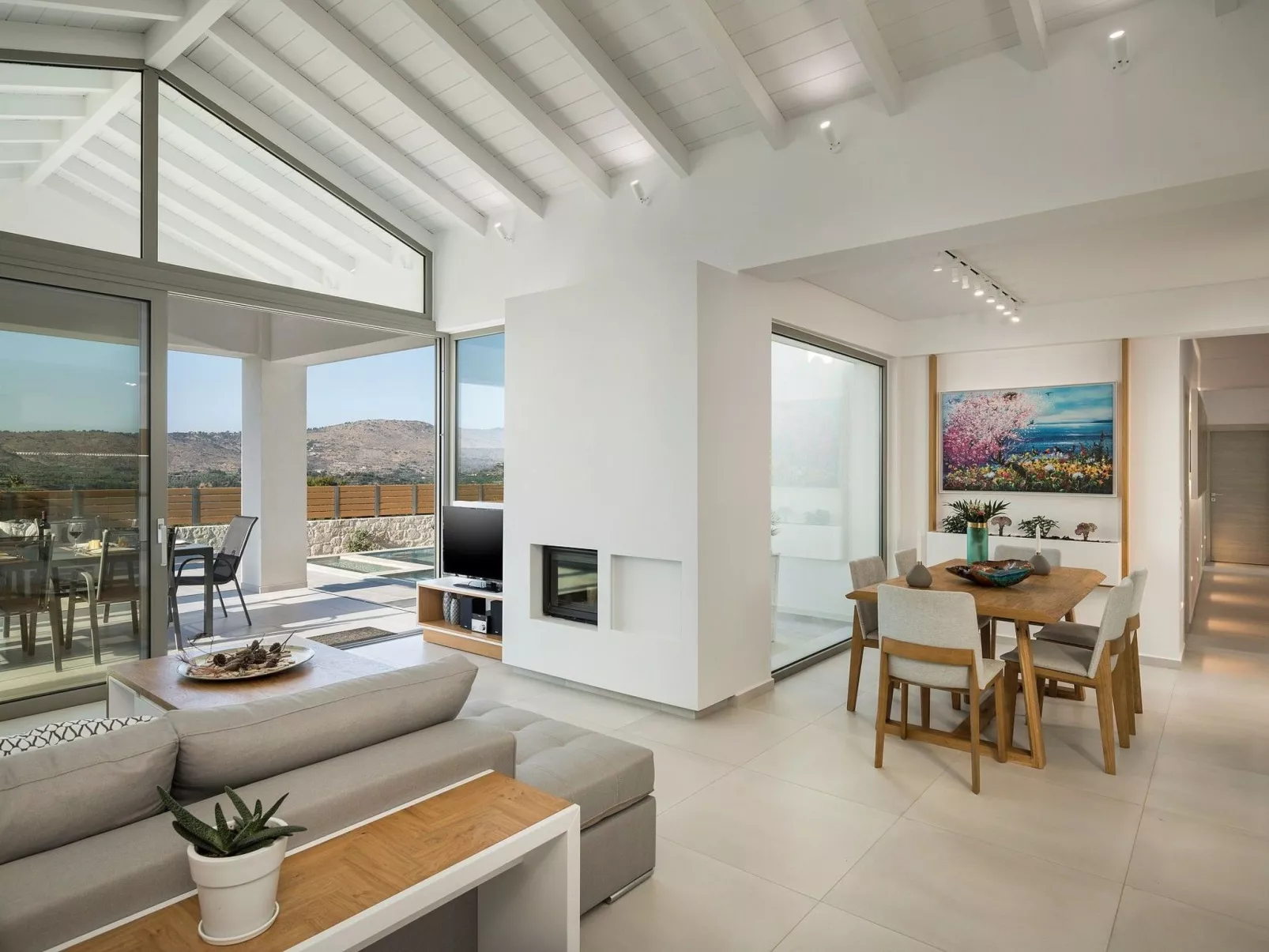 Villa White Harmony 6km vom Strand entfernt mit Pool-Binnen