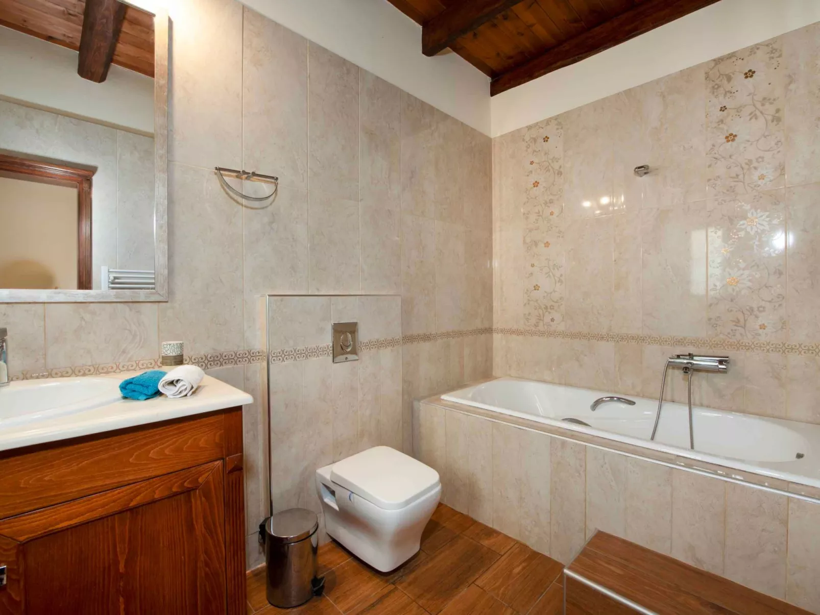 Geroulios Kastro Villa I-"Frei "Beheizter Pool,Meerblick-Binnen