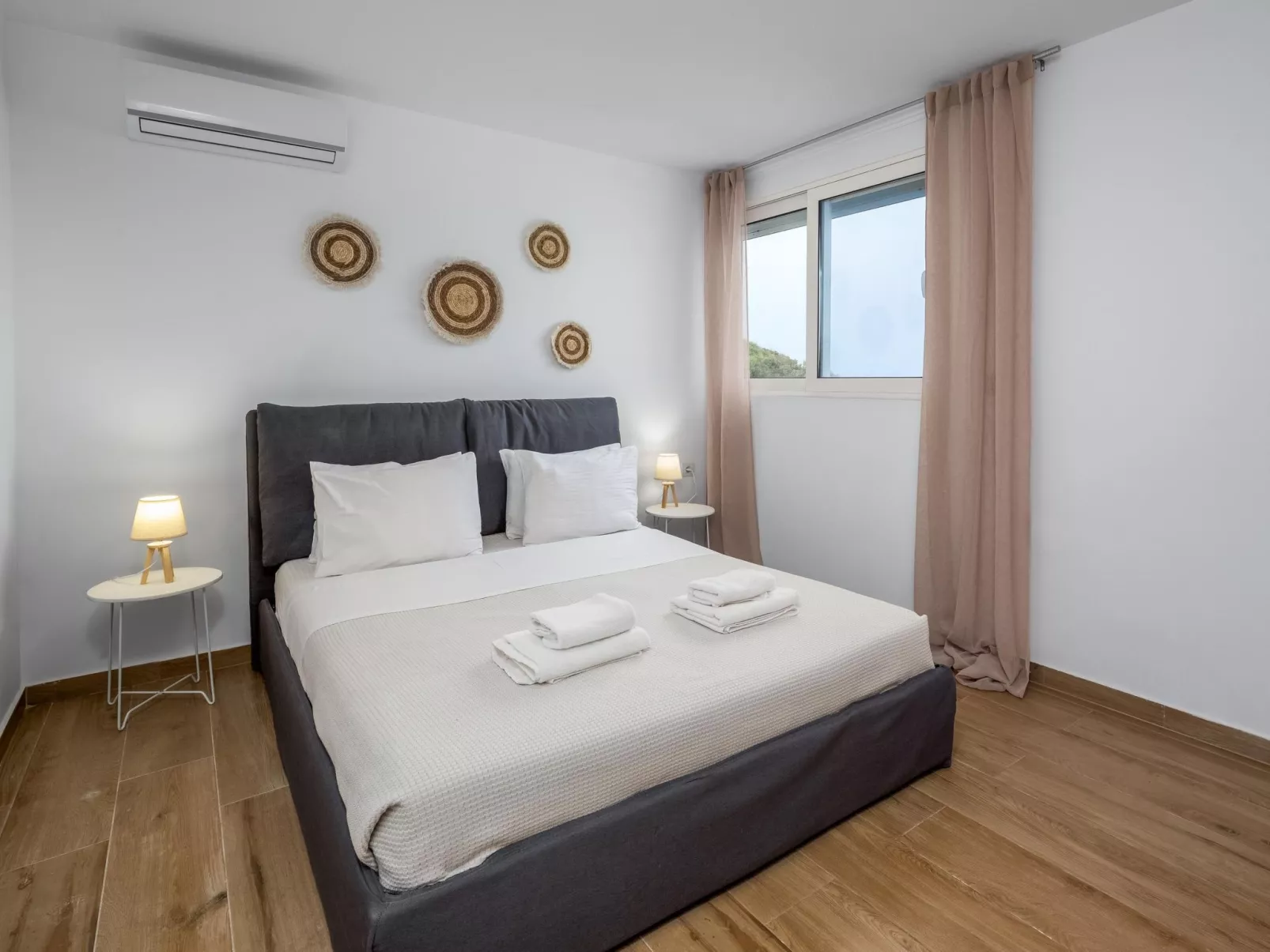 Moderne Villa mit Hügel- und Meerblick-Binnen