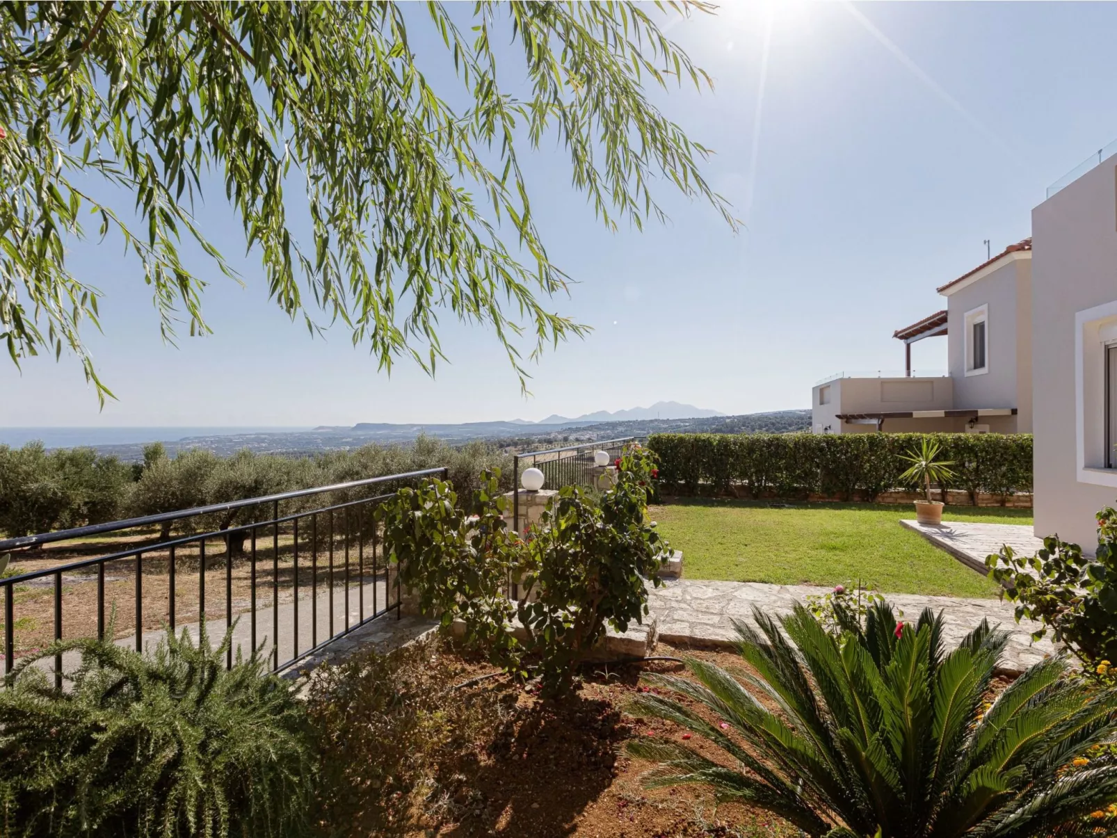 Familienvilla mit Pool und Tischtennisplatte-Image-tags.info