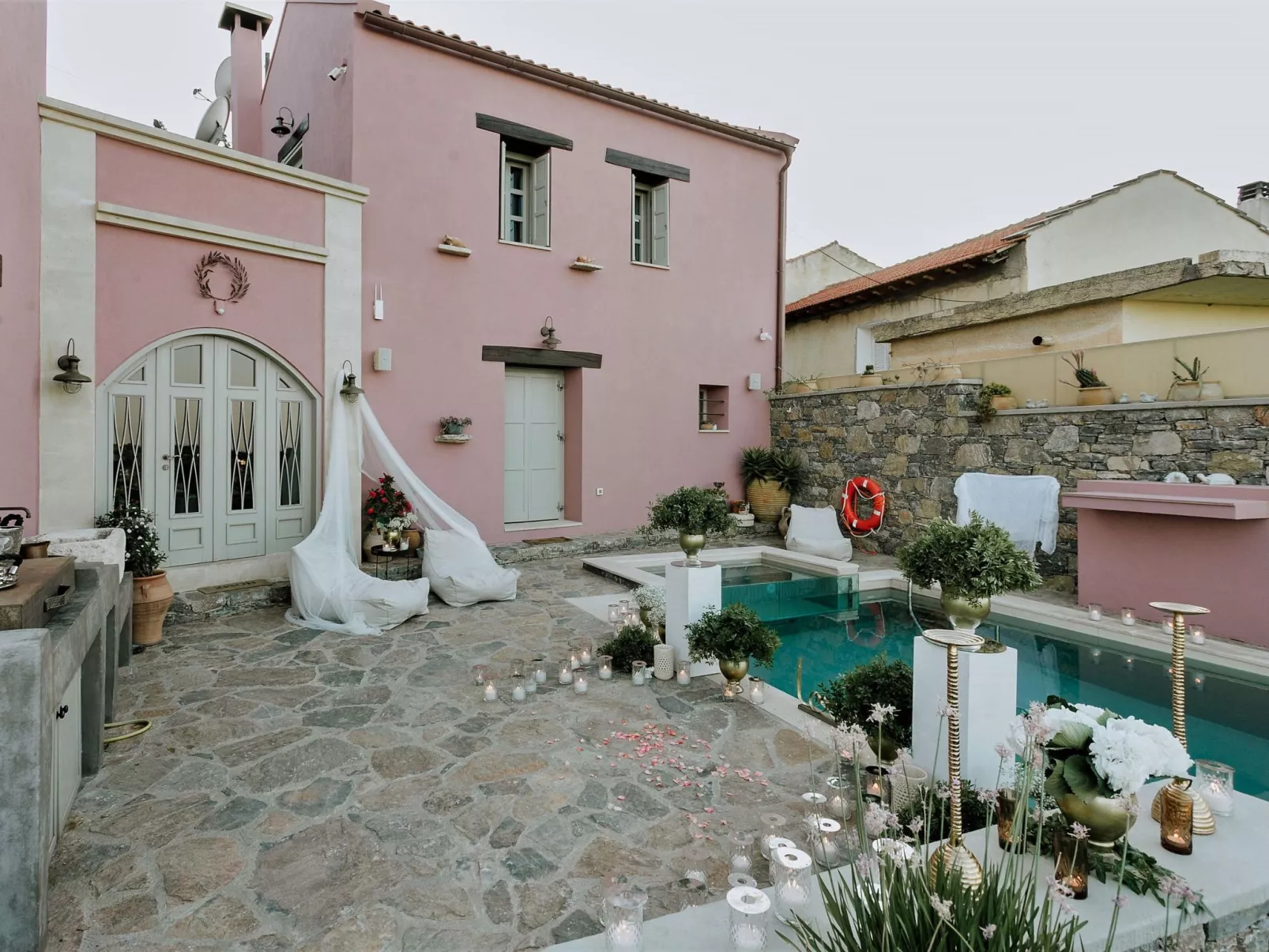 "Liodosifis" mit eigenem Pool-Image-tags.info