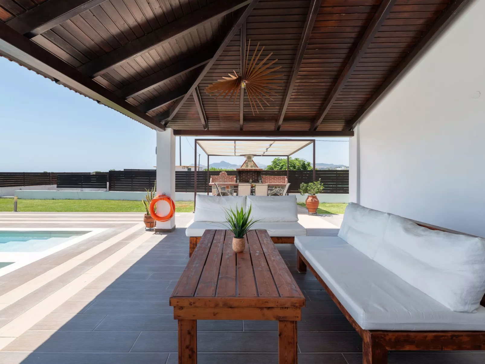 Elysianische Villa in der Nähe des Dorfes Afantou-Binnen