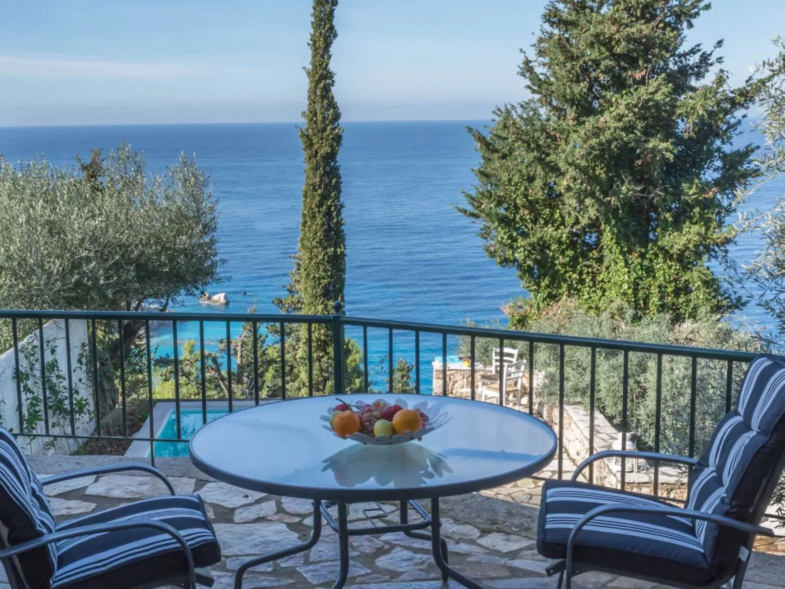 Villa Isola Bella mit atemberaubender Aussicht-Buiten