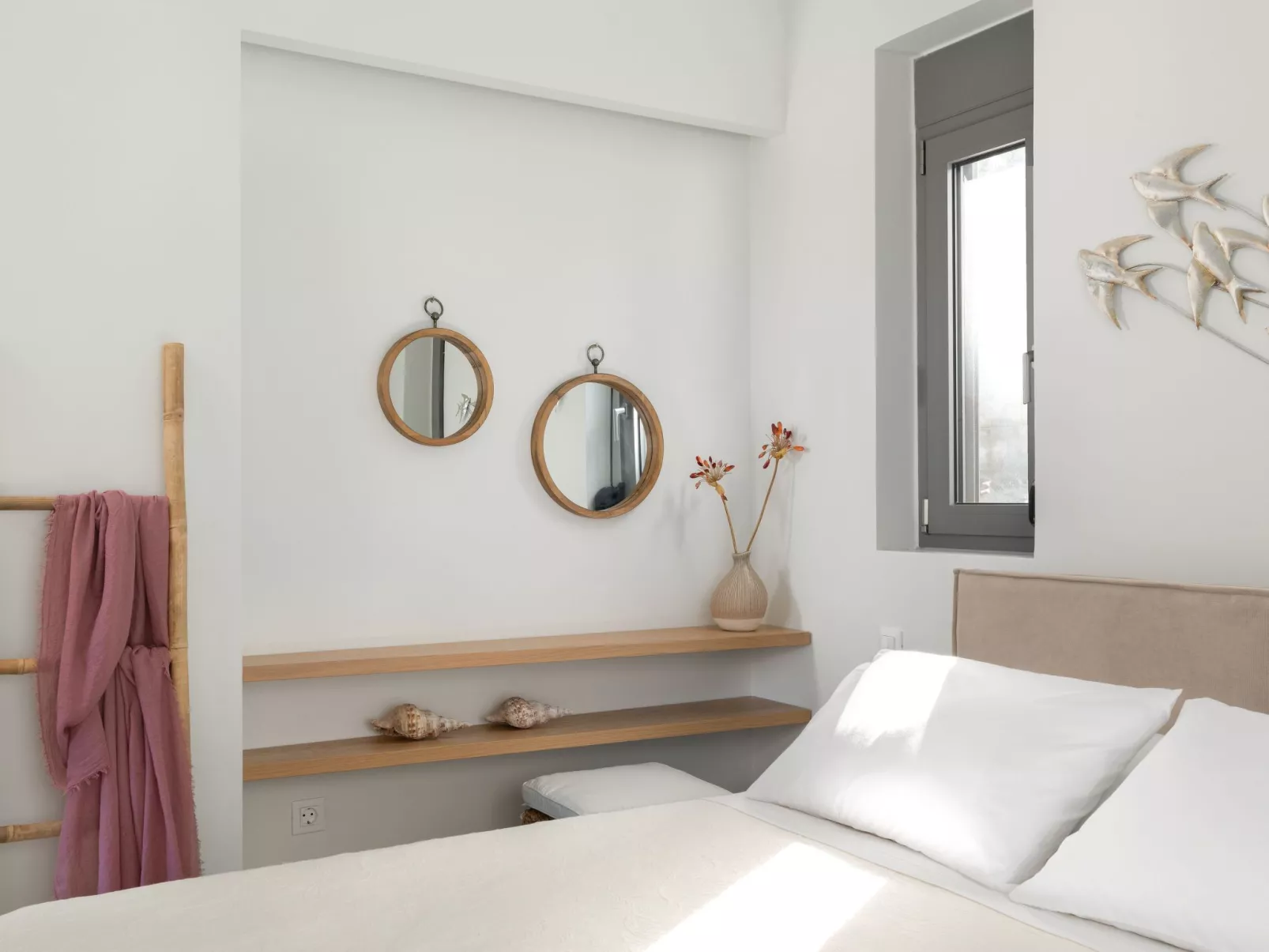 Schöne Pool-Villa Terpsis-Binnen