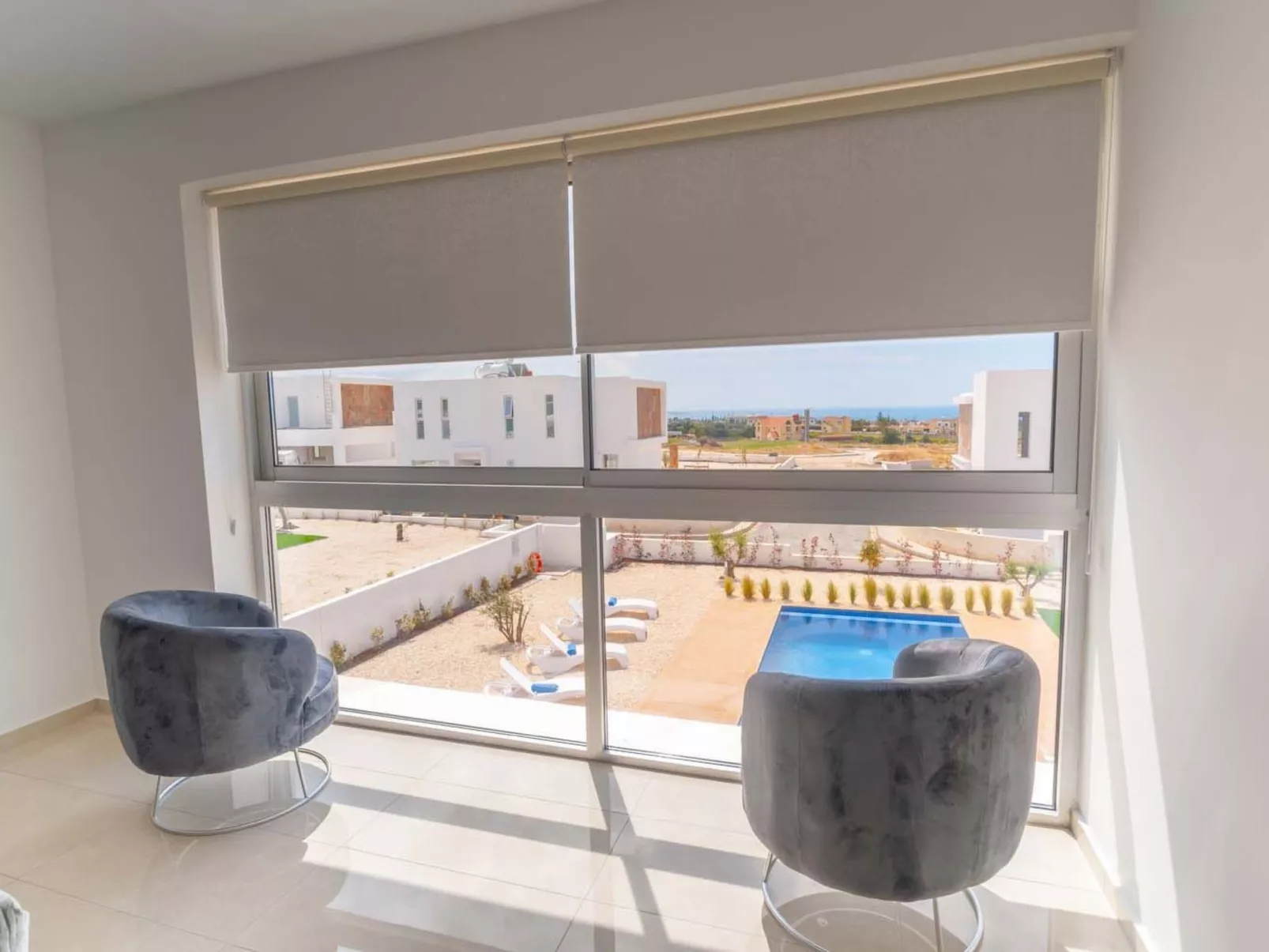 Luxuriöse Villa mit 4 Schlafzimmern, Pool und Whirlpool-Binnen