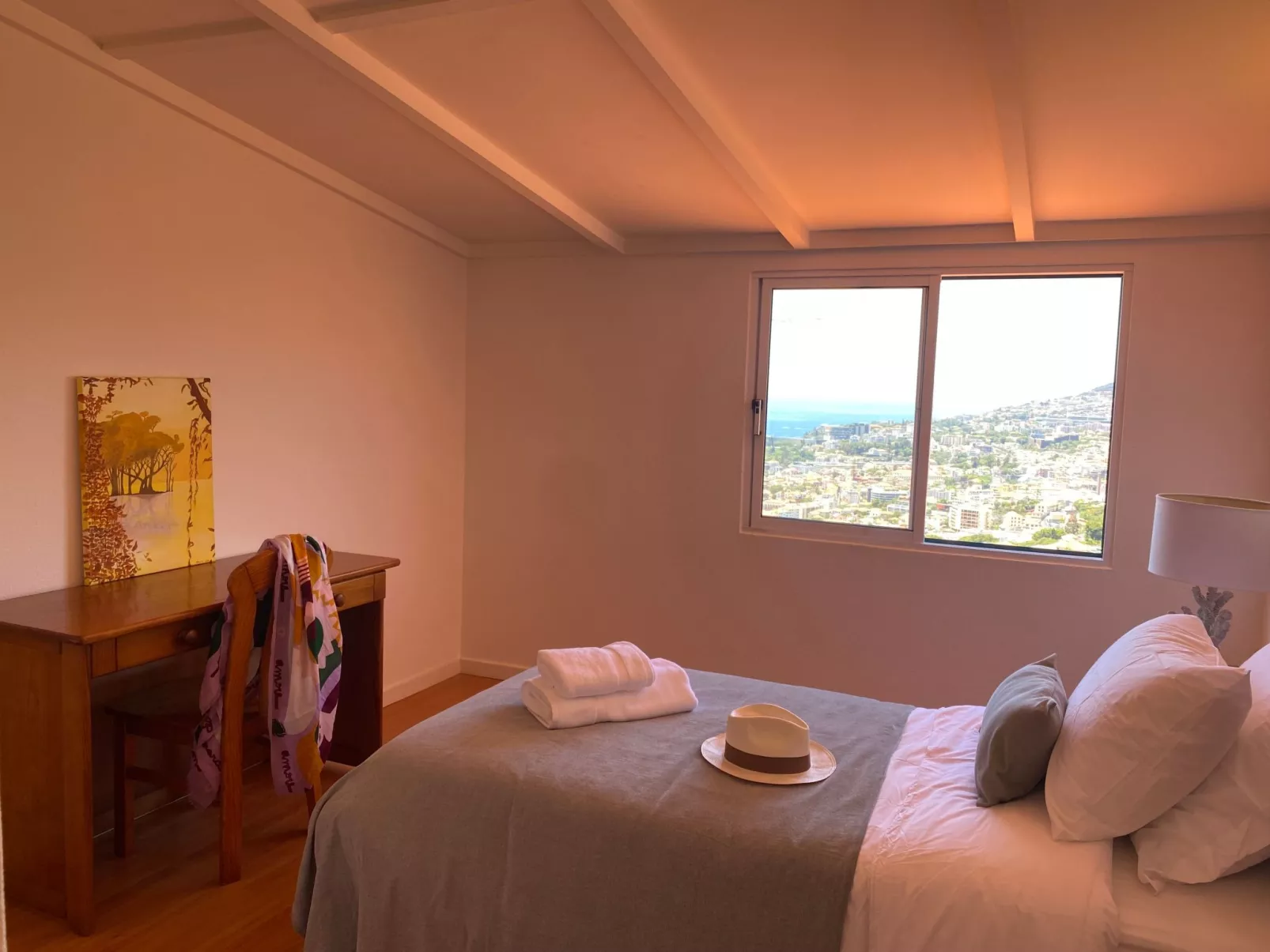 Ideales Familienhaus mit freiem Stadt- und Meerblick-Binnen