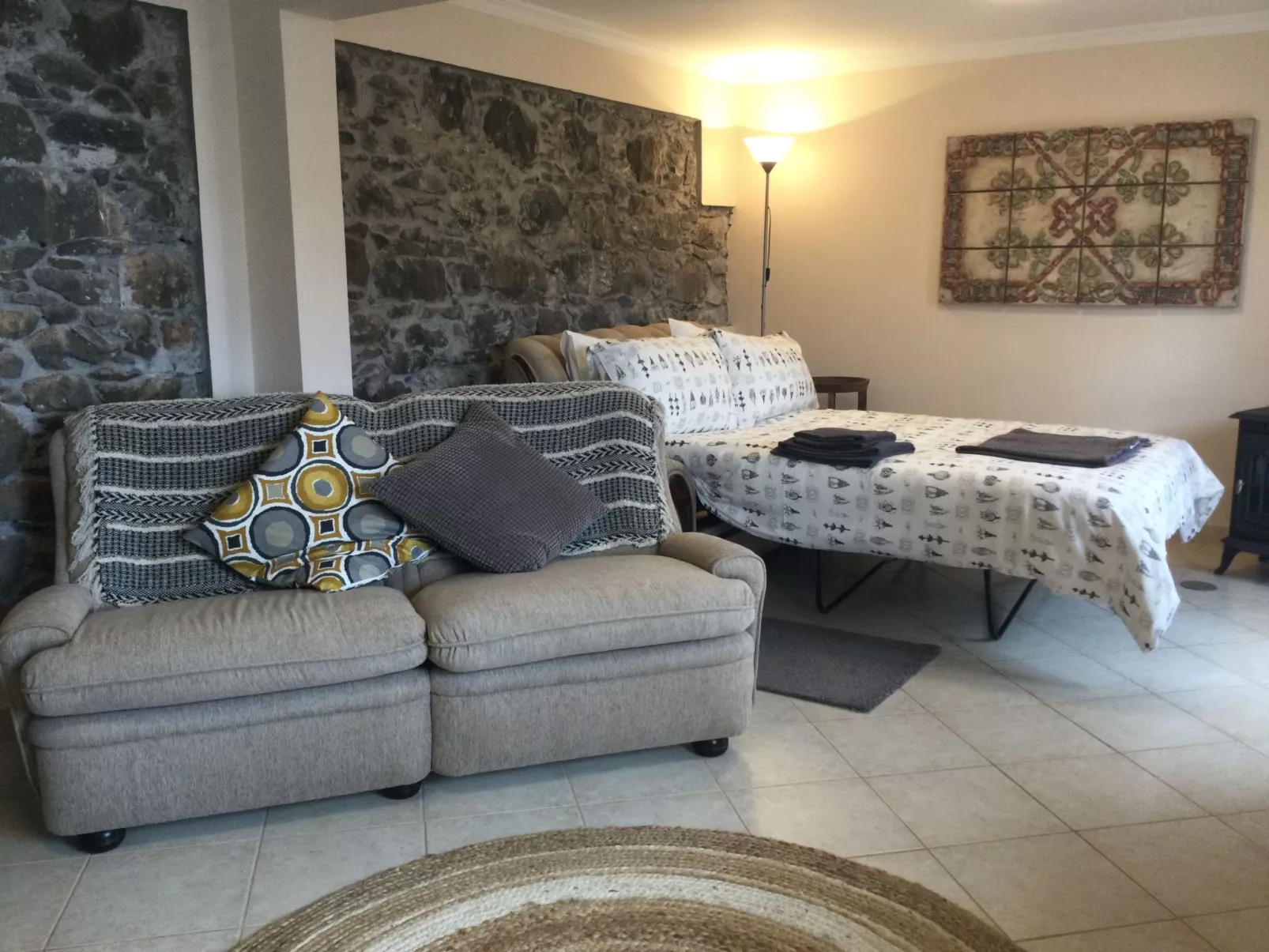 Cottage aus Stein mit Blick auf das Wasser-Binnen