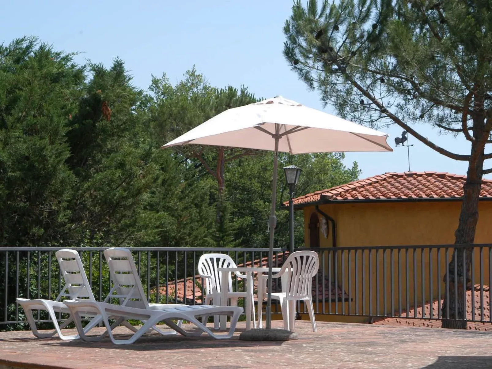 Wohnung Poggio Oro Rondini mit Pool - Buiten