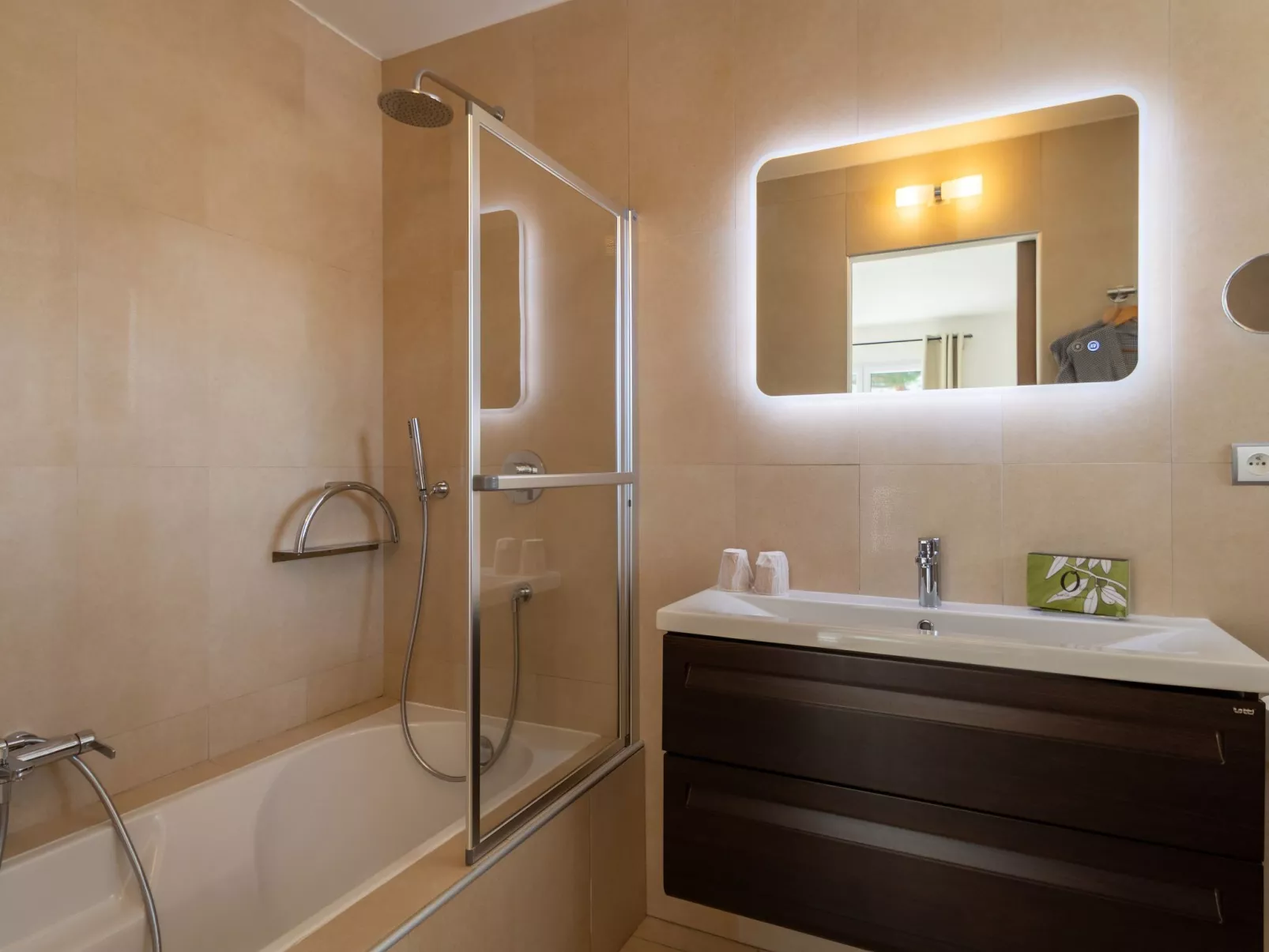 Villa 4 Schlafzimmer, privater Pool Garten und Parkplatz-Binnen