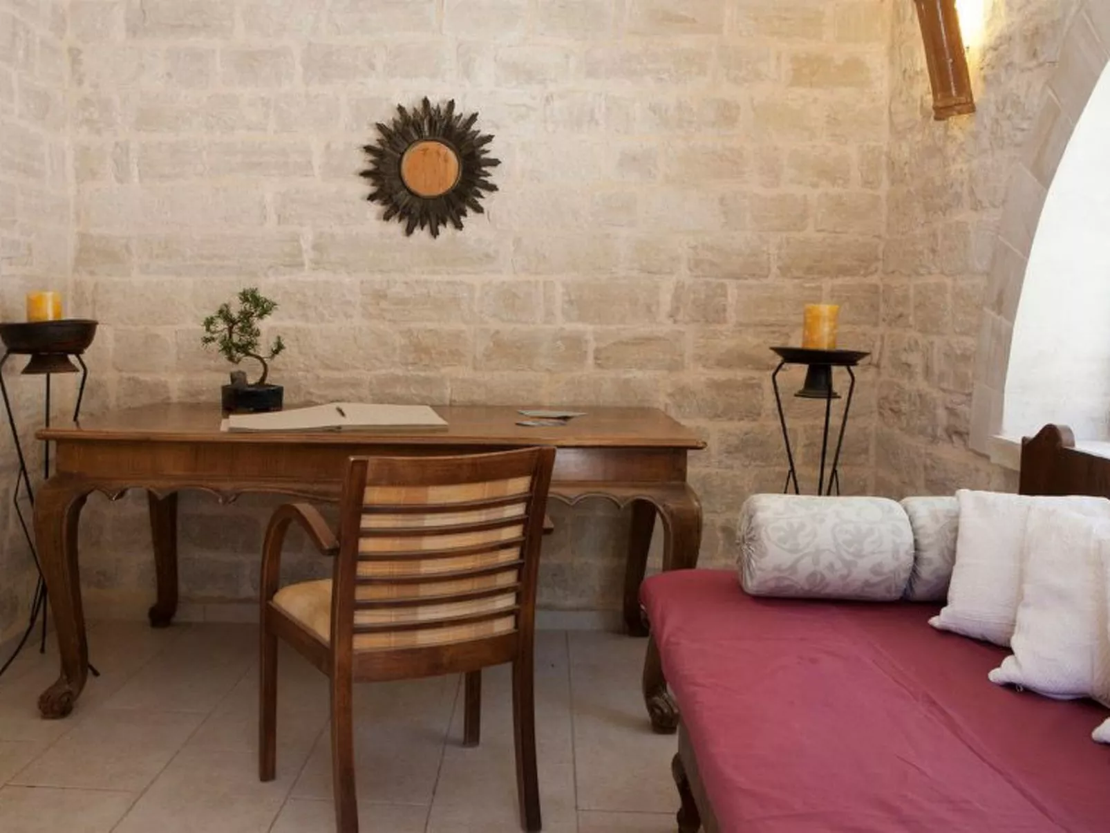 Villa aus Stein mit privatem Pool und BBQ-Bereich-Image-tags.info