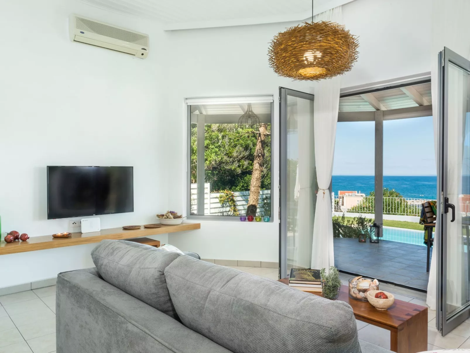 "Thea Thalassa" mit eigenem Pool-Binnen