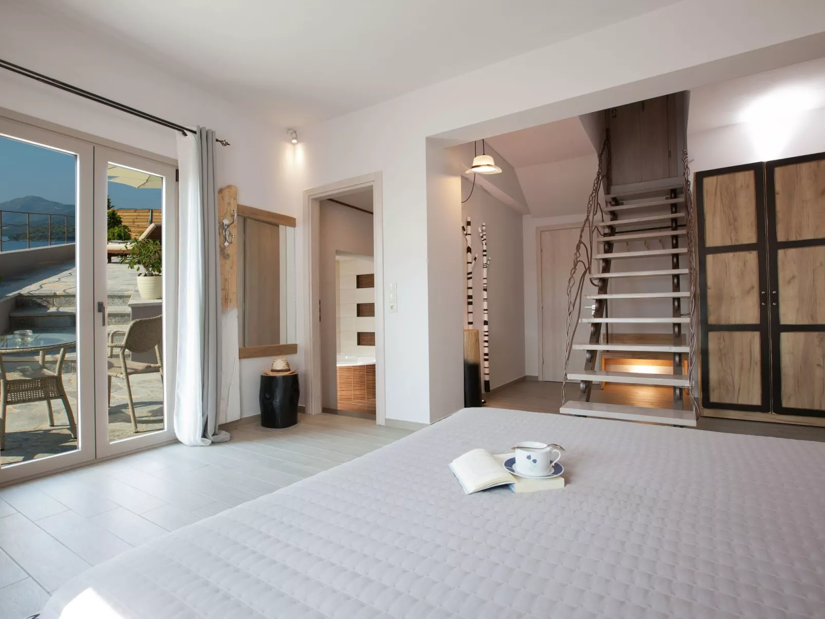 Herrliche Villa mit schönem Pool, Terrasse und Meerblick-Binnen