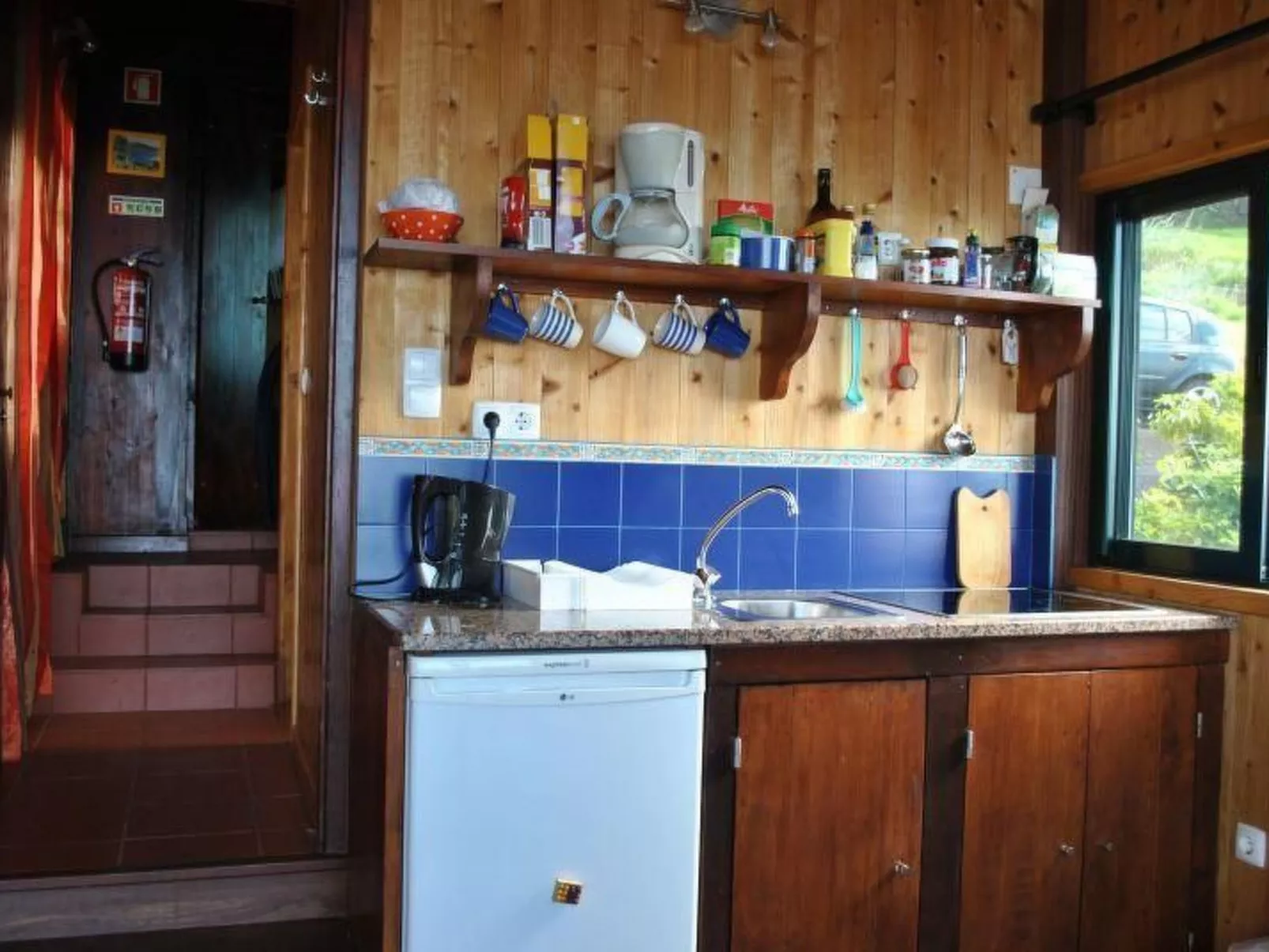 In Canhas mit Schönem Garten-Binnen