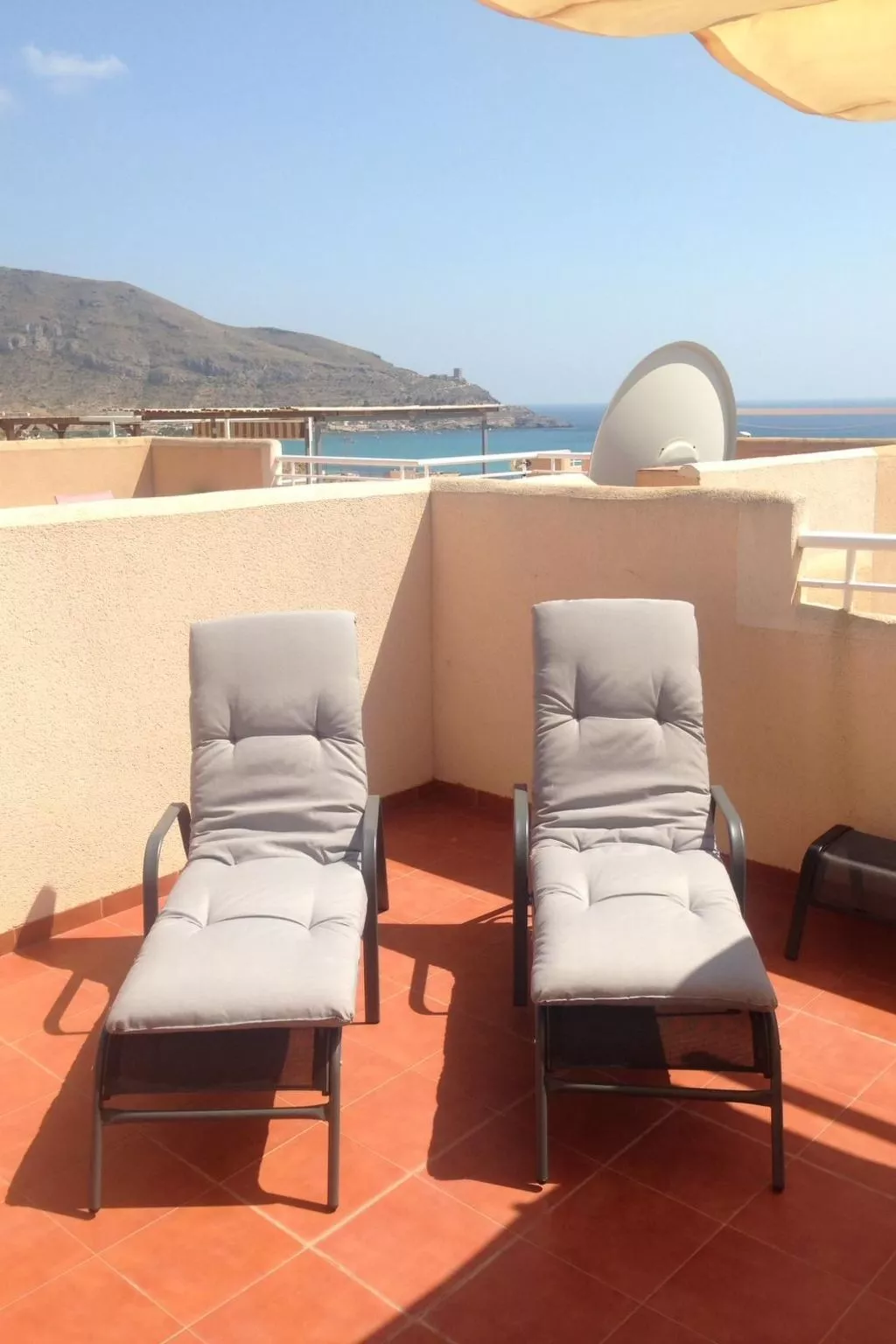 Wohnung mit Dachterrasse-Buiten