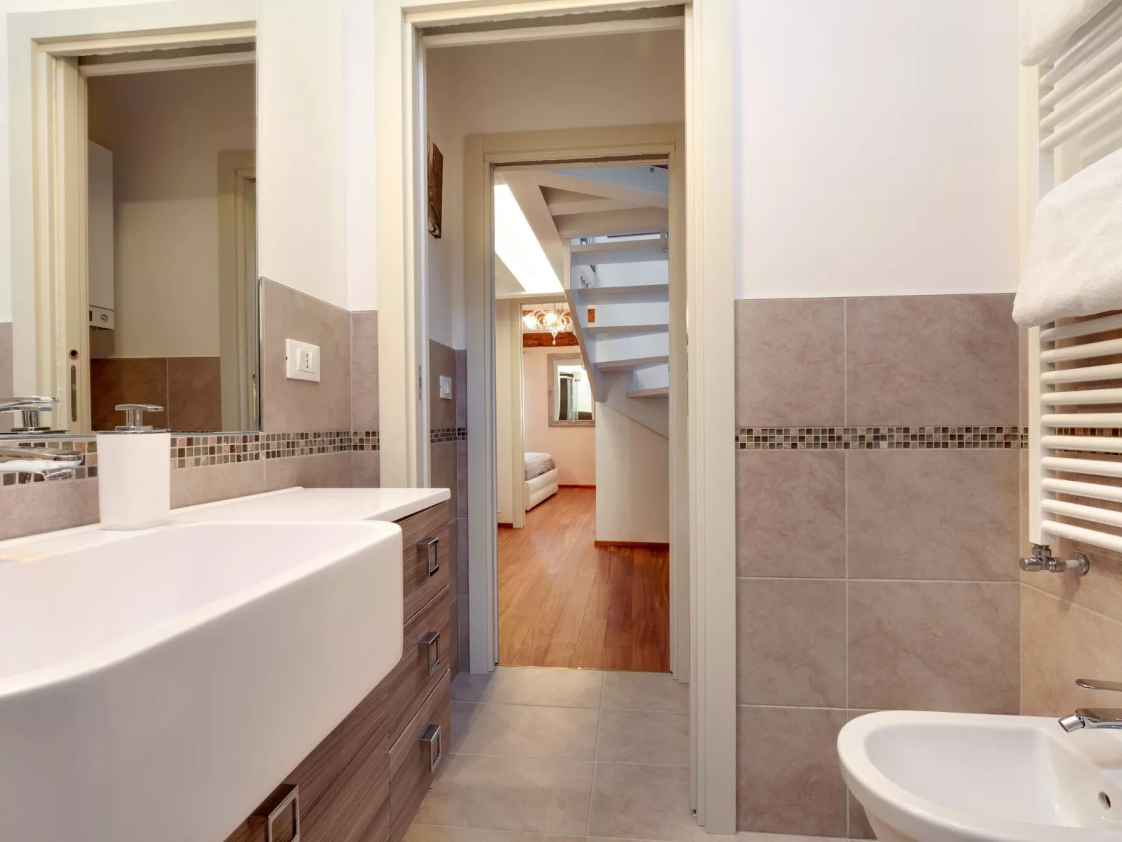 The Countess apartment-Binnen