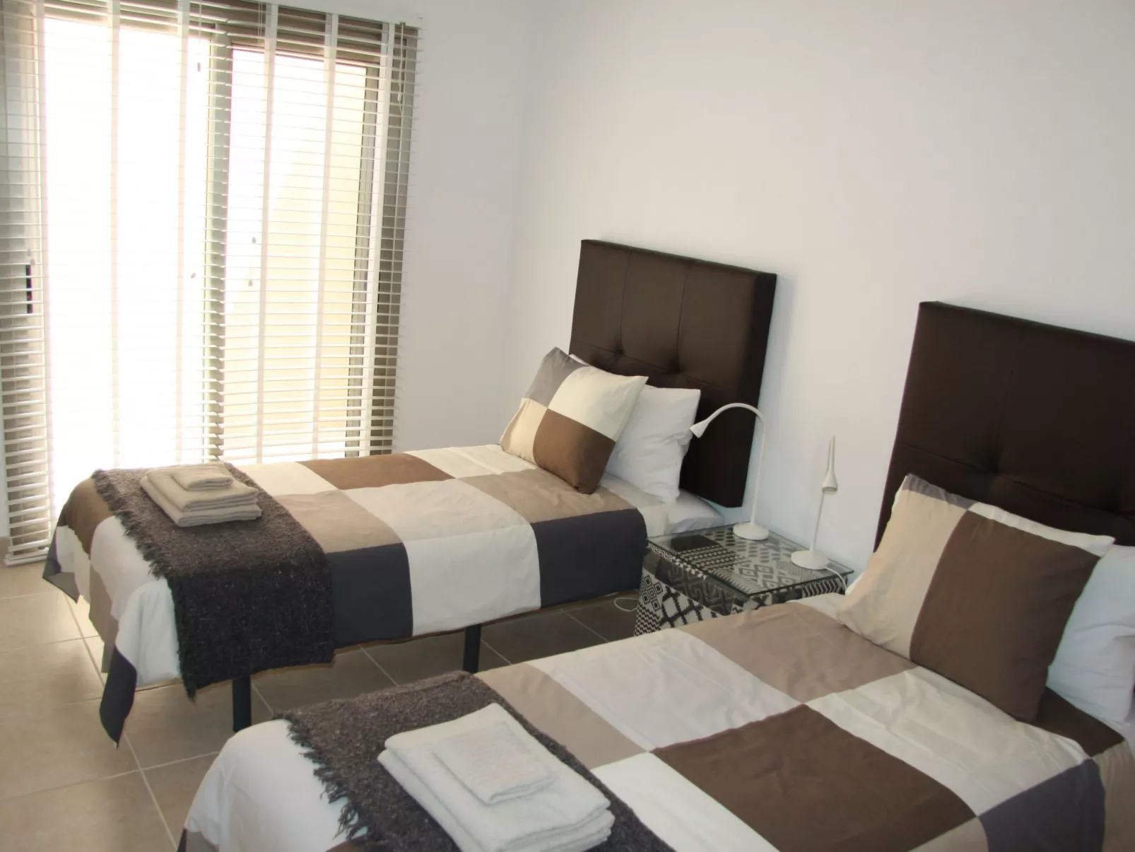 Mit Pool für 2 Personen und 4 Kinder-Binnen