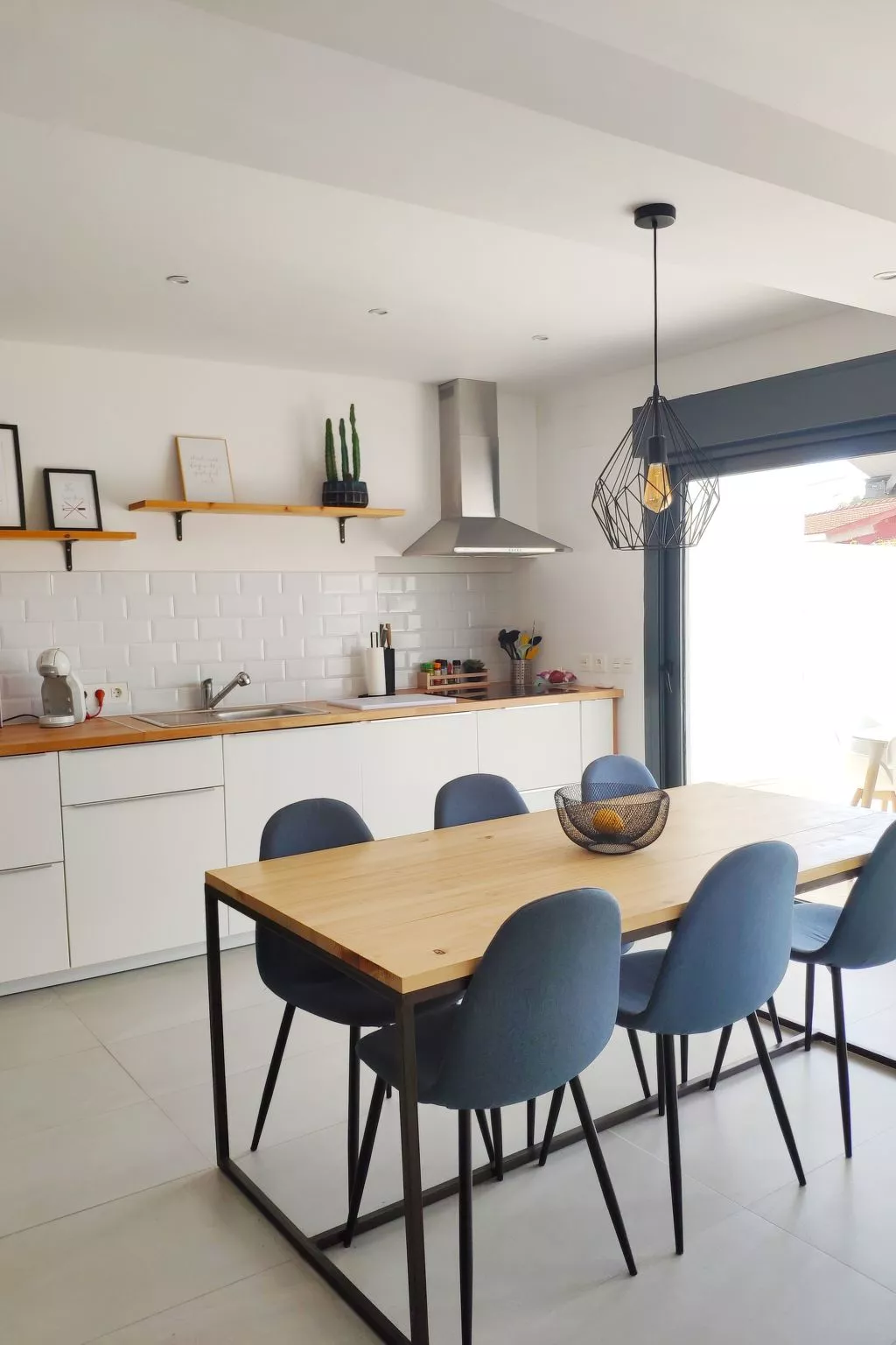 "Arenas house" mit Pool-Binnen