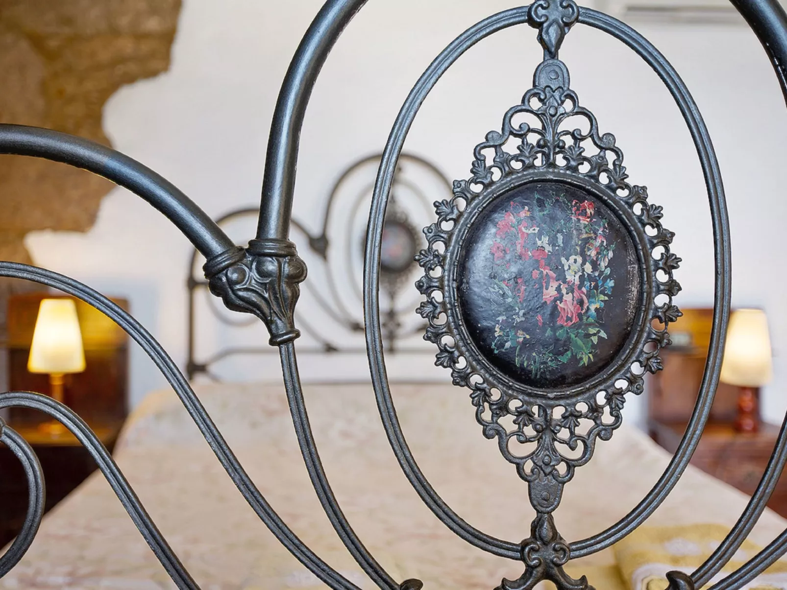 250 Jahre altes Steinhaus mit zwei Terrassen inmitten einer wunderbaren Naturla-Image-tags.info