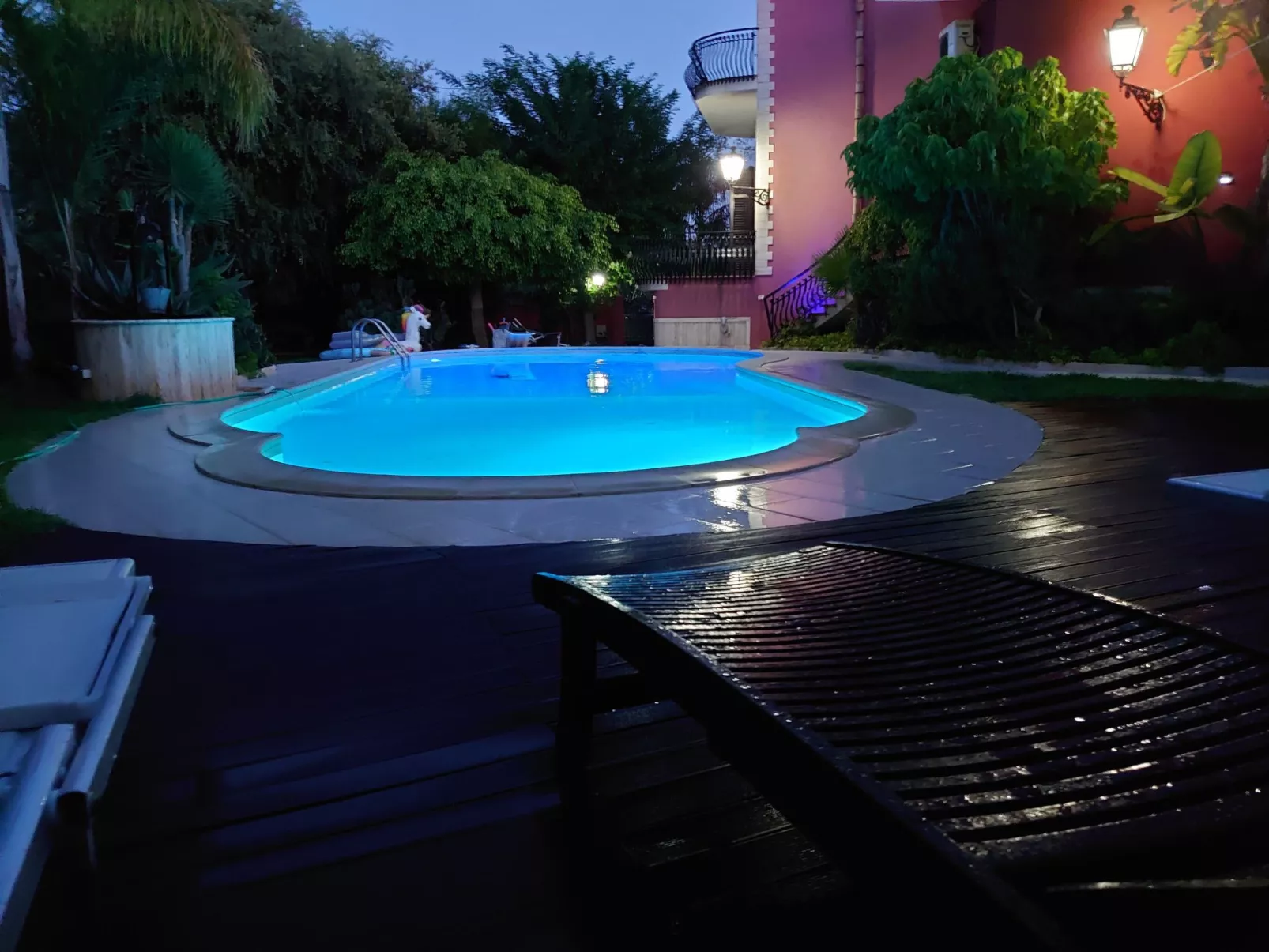 Villa Maya' Anwesen mit Infinity Pool-Buiten