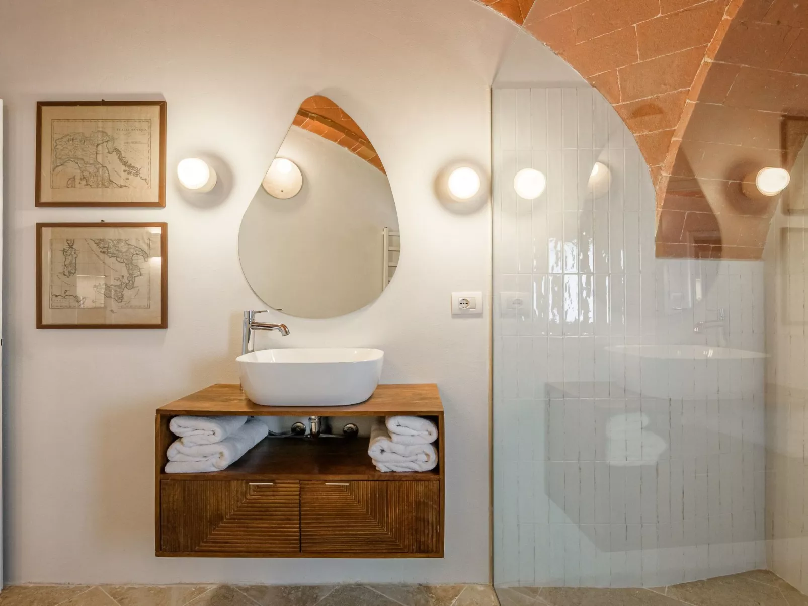 Toskanisches Apartment mit Gewölbedecken und Terrasse-Binnen