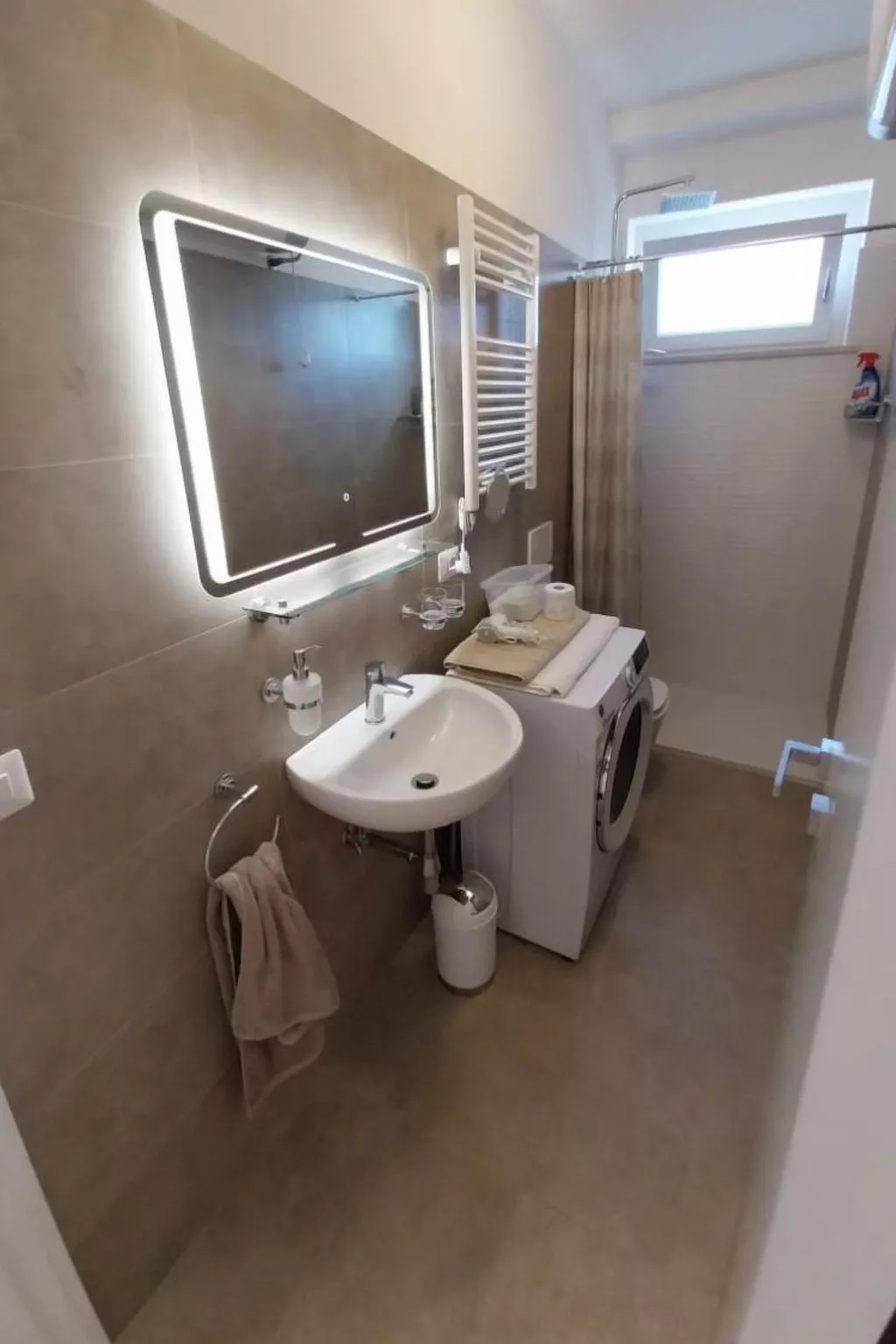 Helle und neue Ferienwohnung direkt am Strand-Binnen