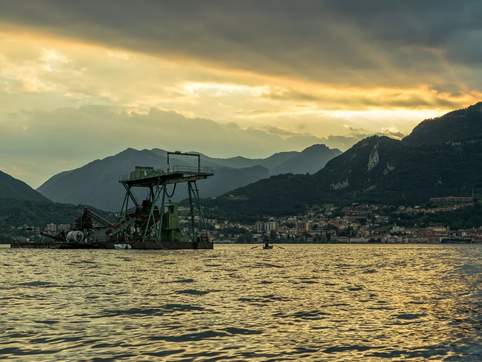 Studio-Apartment mit Balkon mit Seeblick und Zugang zum Garten-Buiten