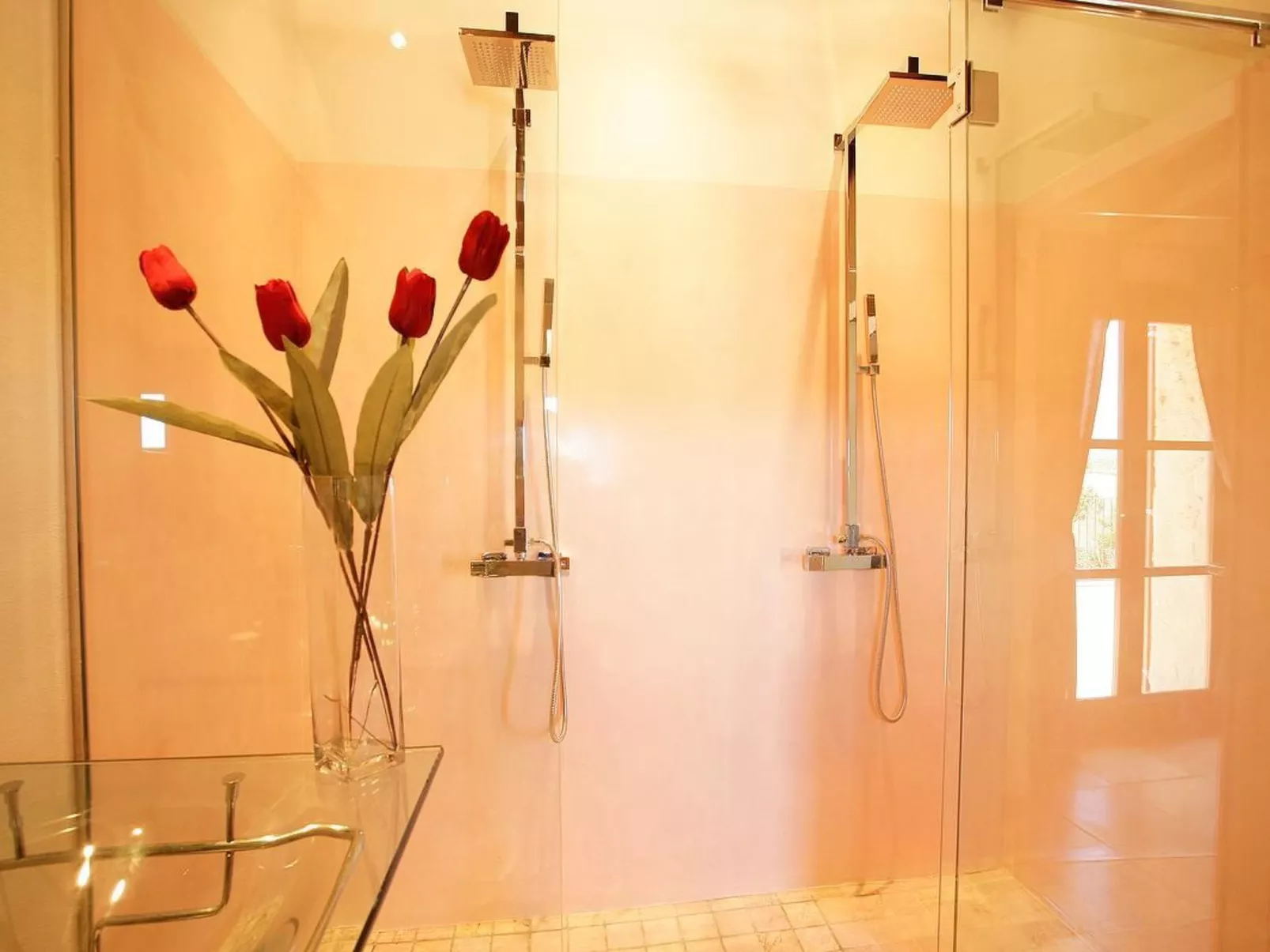 Mit großem Pool,  parkähnlichen Garten-Image-tags.info