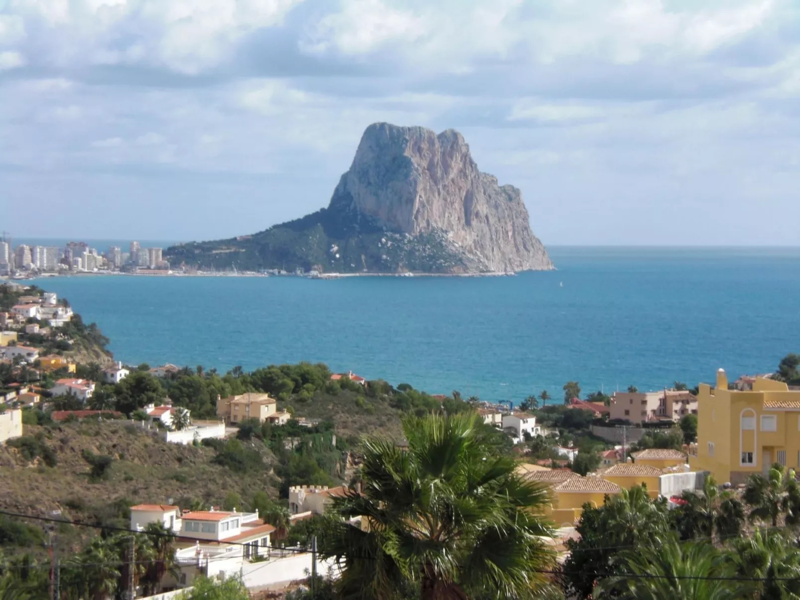 Mit privatem Pool und Meerblick-Buiten