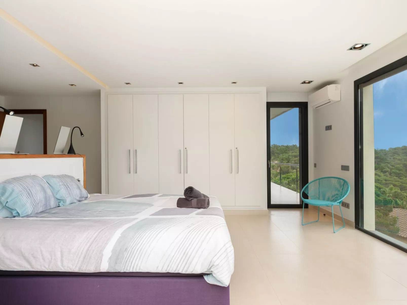 Luxuriöse Villa mit fantastischem Meerblick und Pool-Binnen