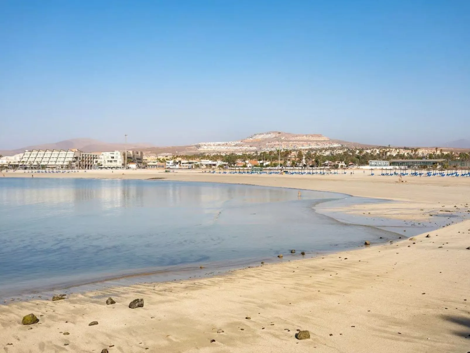 Private Terrasse, Schwimmbad, Parkplatz, Wi-Fi, TvSat-Buiten