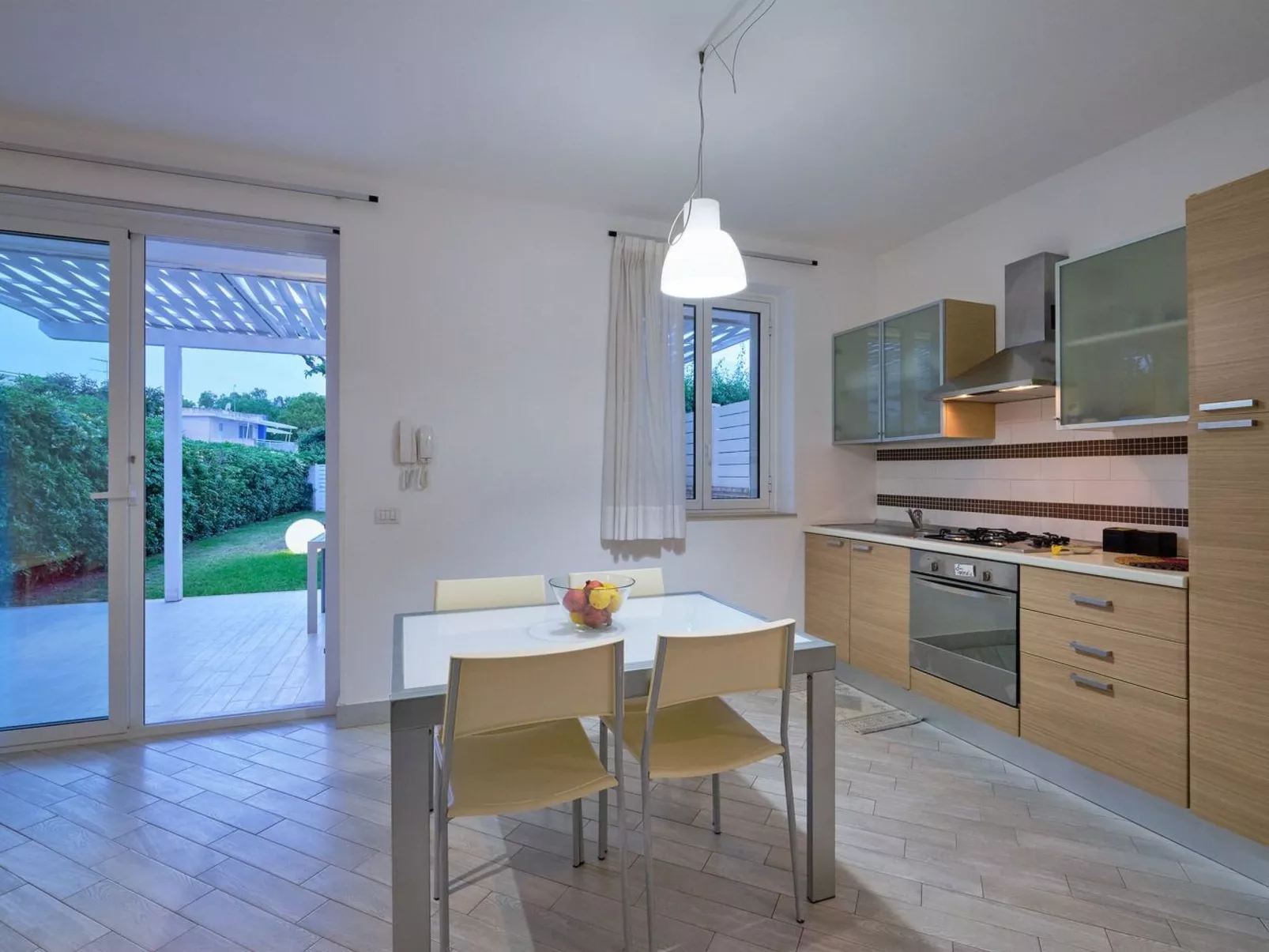 In Marina Di Ragusa mit Terrasse, Grill und Garten-Image-tags.info