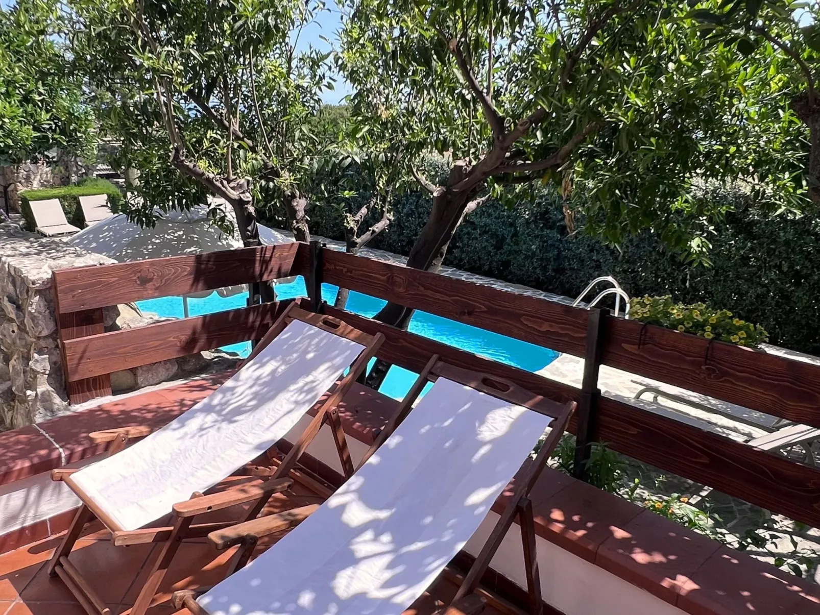 "Edera" mit Pool-Buiten