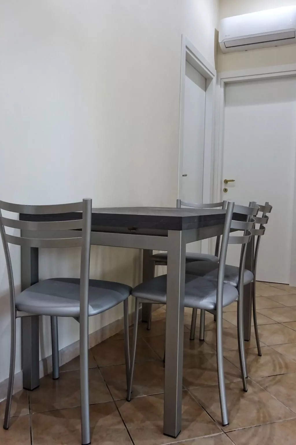 Das Haus von Loredana wartet auf dich!-Binnen