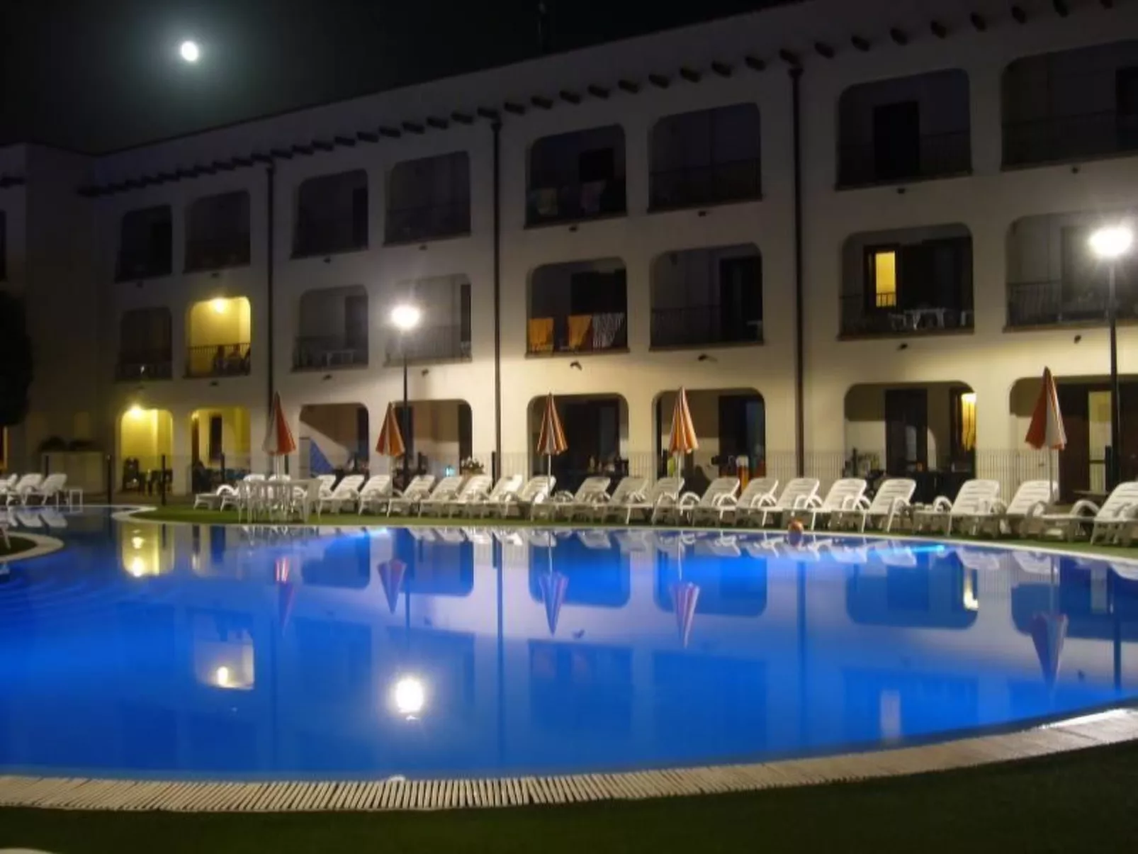 In Lido Di Spina mit Möbliertem Balkon-Image-tags.info