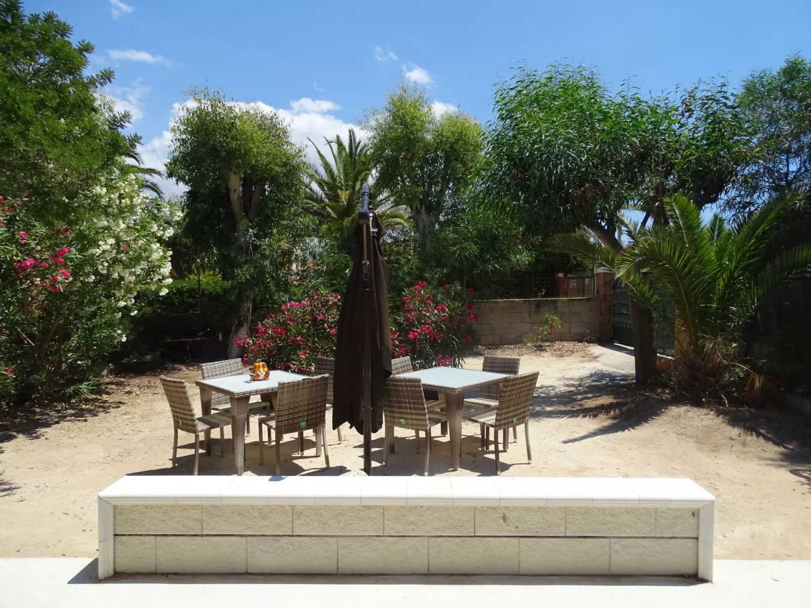 Schöner, neuer und zentraler Bungalow direkt am Sandstrand auf Sizilien-Buiten