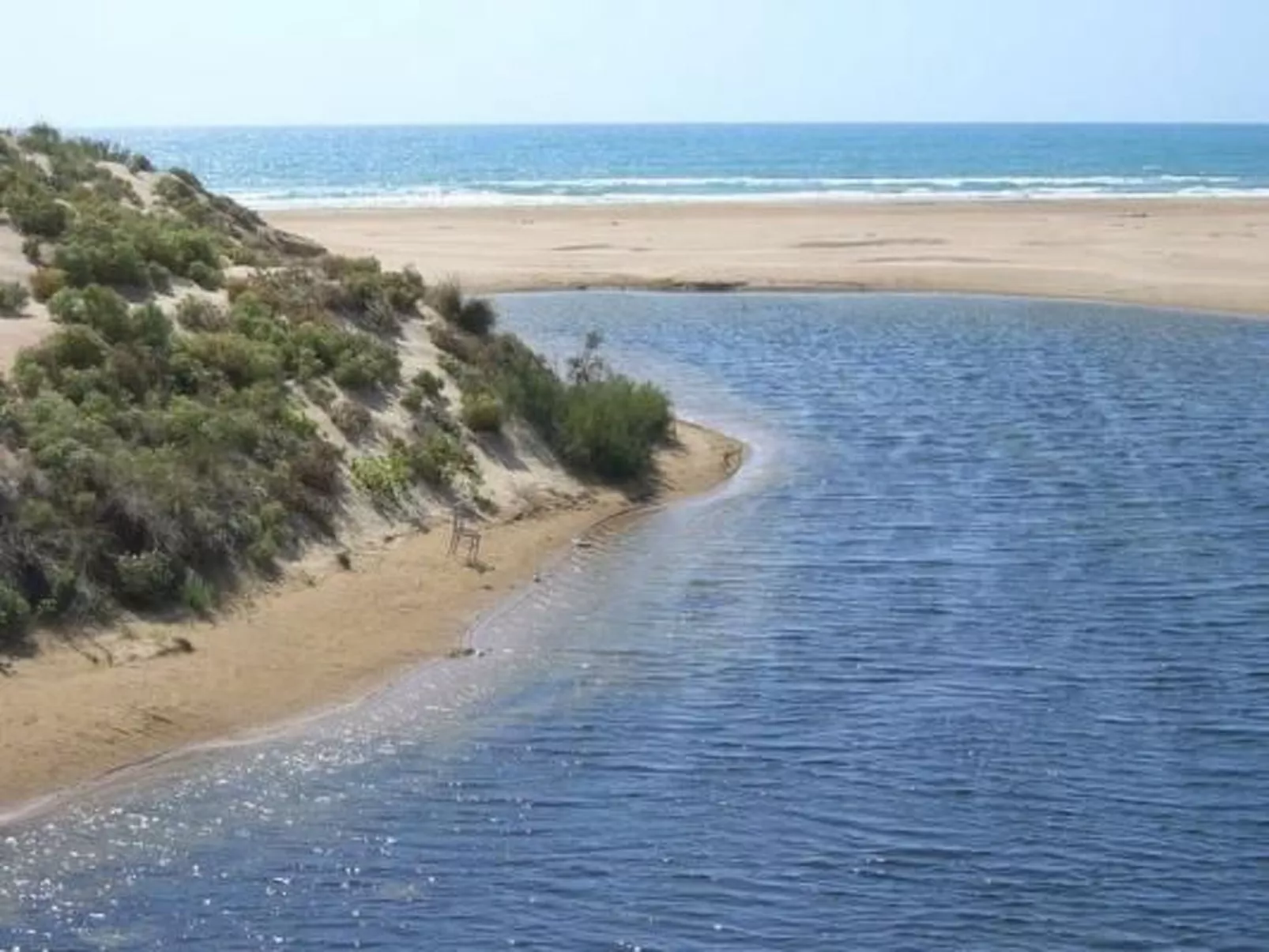 Schöner zentraler Bungalow direkt am Sandstrand auf Sizilien-Image-tags.info
