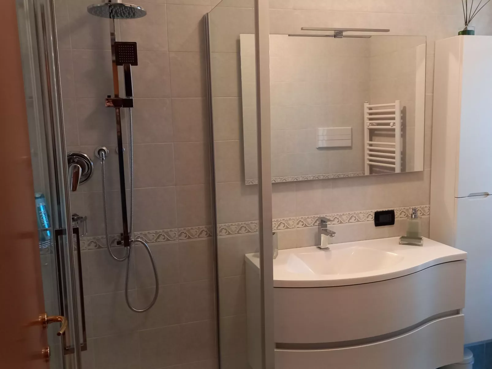 Stilvoller und gemütlicher Mini mit Garage-Binnen