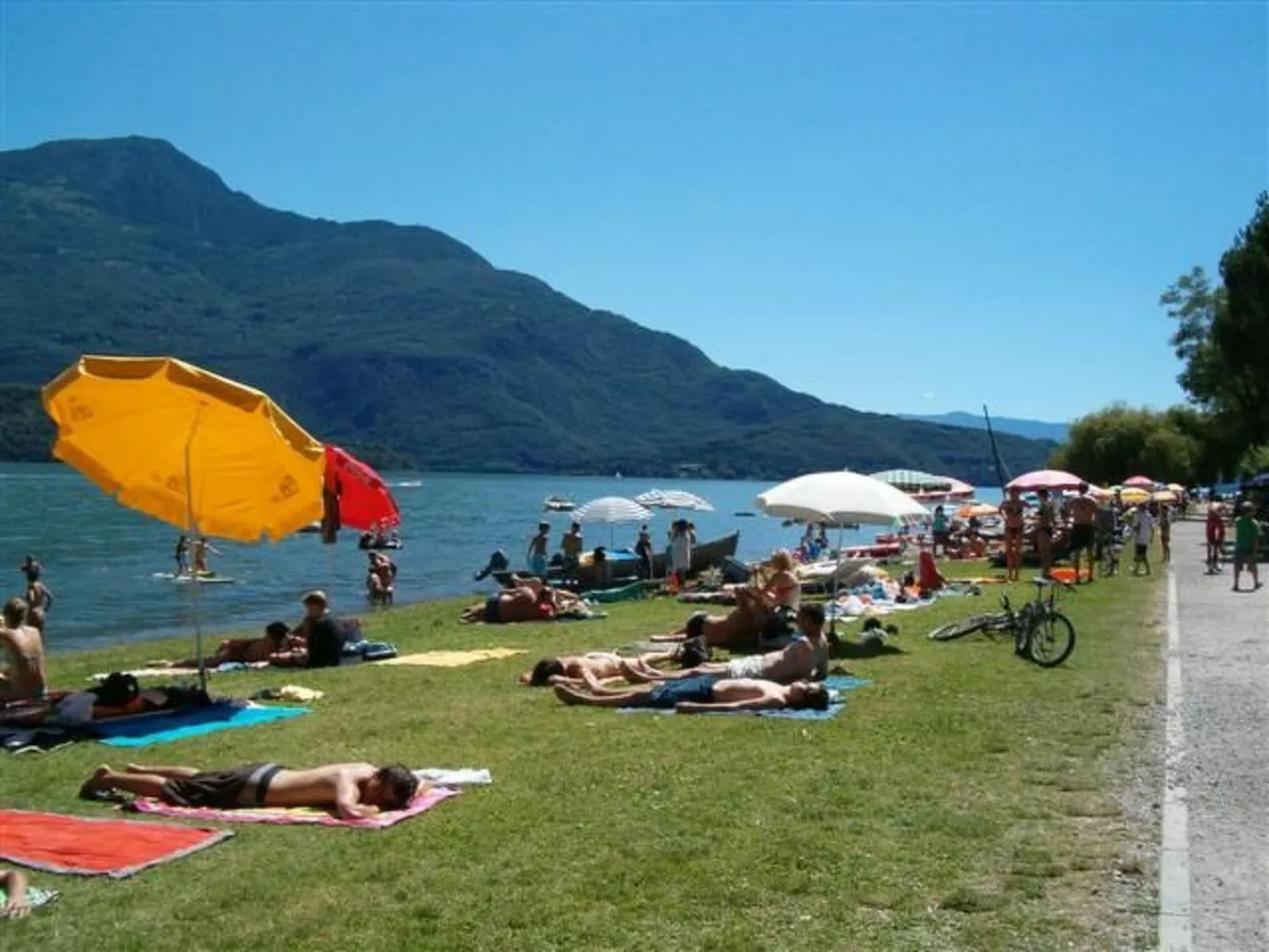 Dachgeschosswohnung am See für 6 Personen-Buiten